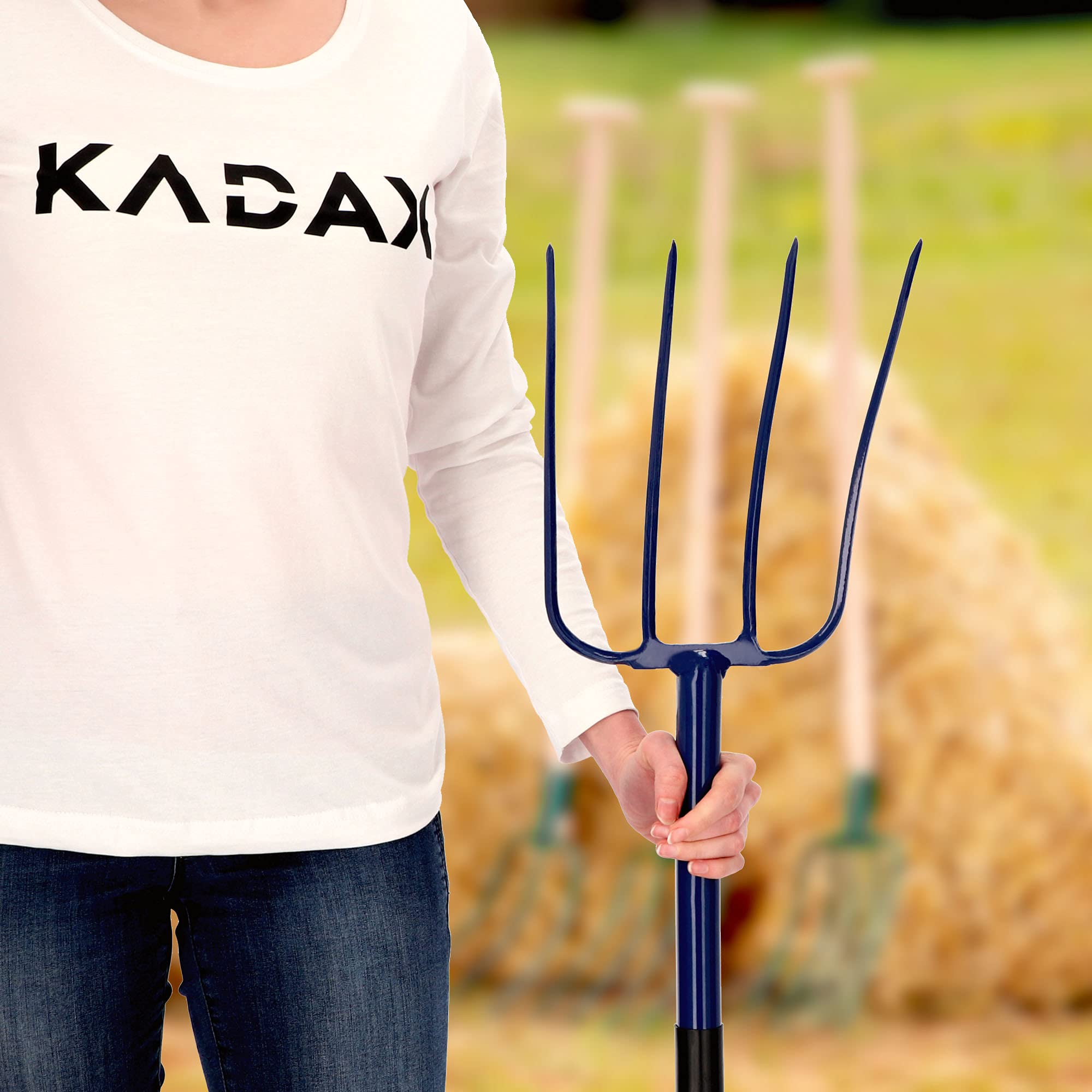 KADAX Heugabel mit Stiel aus Metall, Forke aus Stahl, Grabegabel mit D-Griff, Gabel für Garten, Gartengabel, Mistgabel, Spatengabel (4 Zinken)