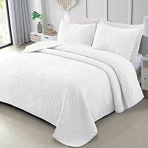 Exclusivo Mezcla Ultrasonic King Quilt Bedding Set, Lightweight White Bedspreads Soft Modern Geometric Coverlet Set for All Seasons (1 Quilt and 2 Pillow Shams)