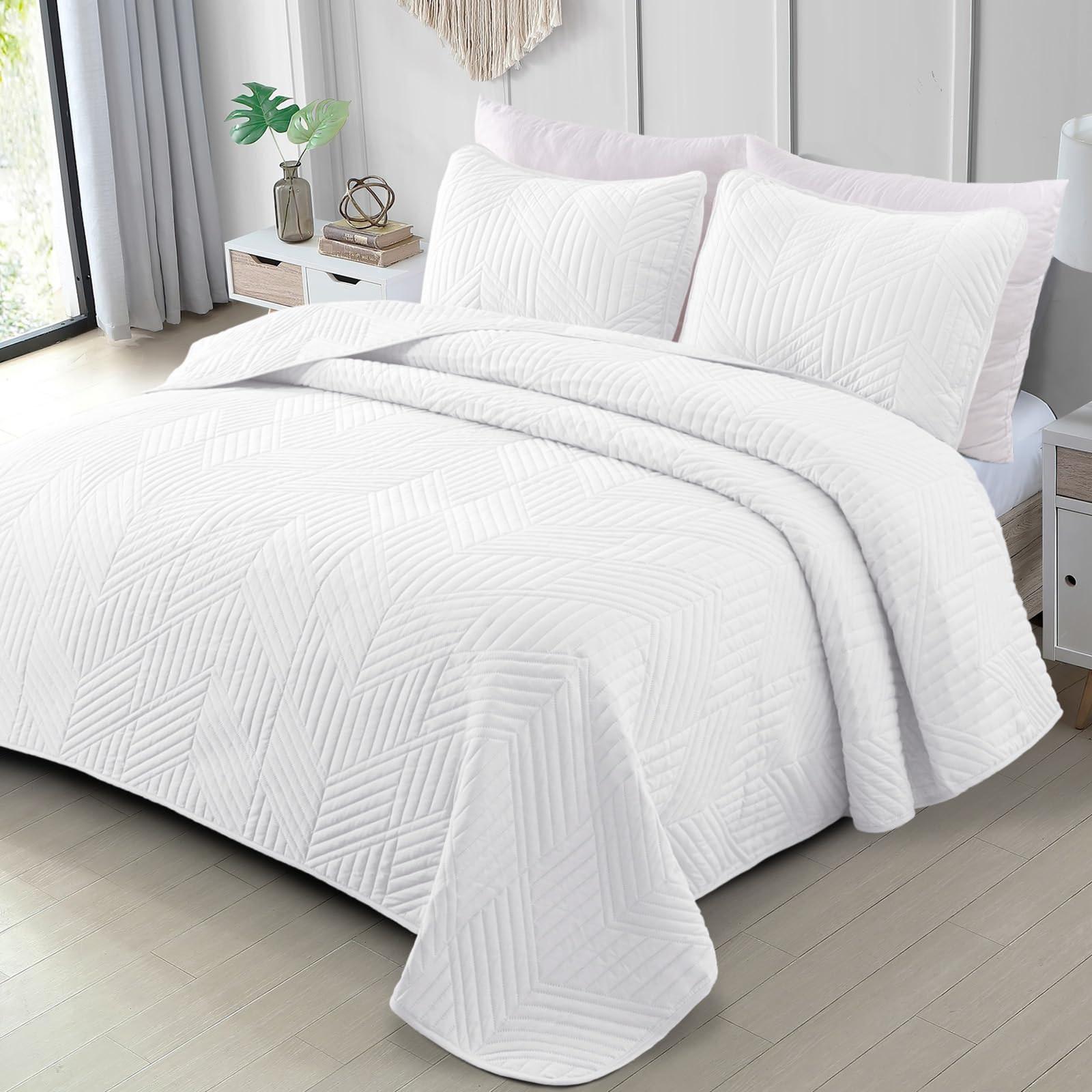 Photo 1 of Exclusivo Mezcla Ultrasonic Full Queen Quilt Bedding Set, Lightweight White Bedspreads Soft Modern Geometric Coverlet Set for All Seasons (1 Quilt and 2 Pillow Shams)