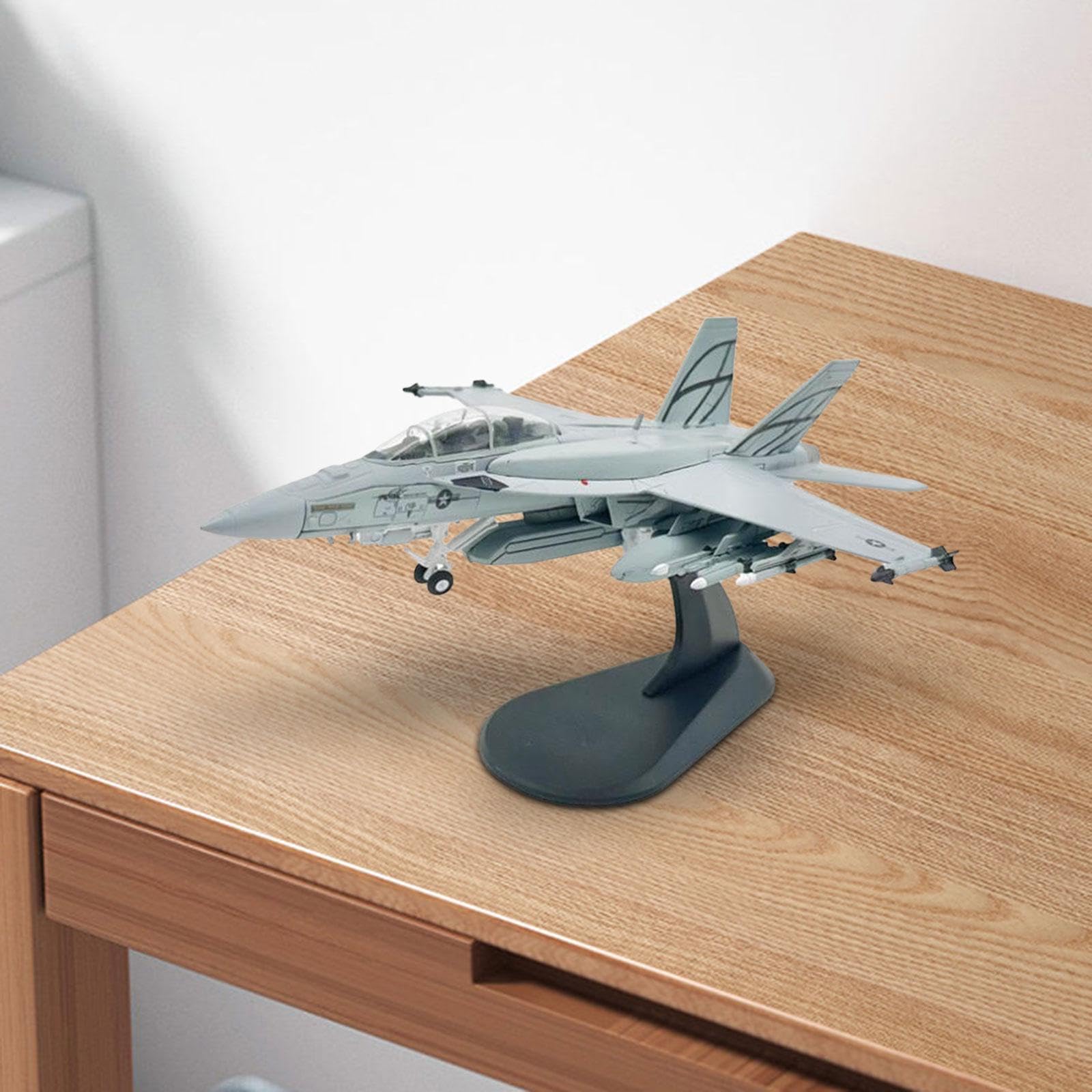 Model samolotu w skali 1/100 dla entuzjastów lotnictwa, długość 18,1 cm