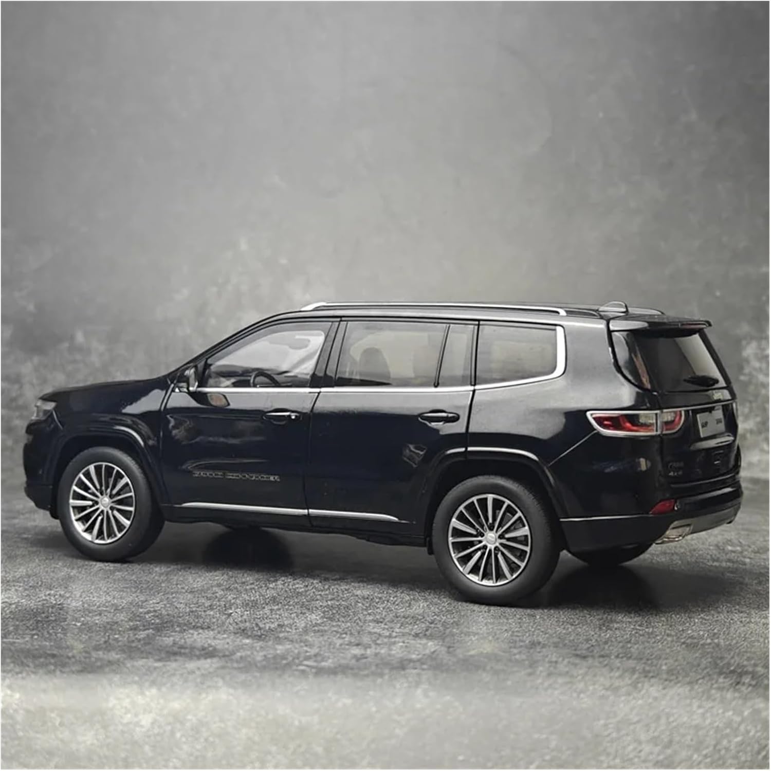 1:18 for Grand Commander SUV Metal Car Model Static Display Gift Collection(Brown,with Box)