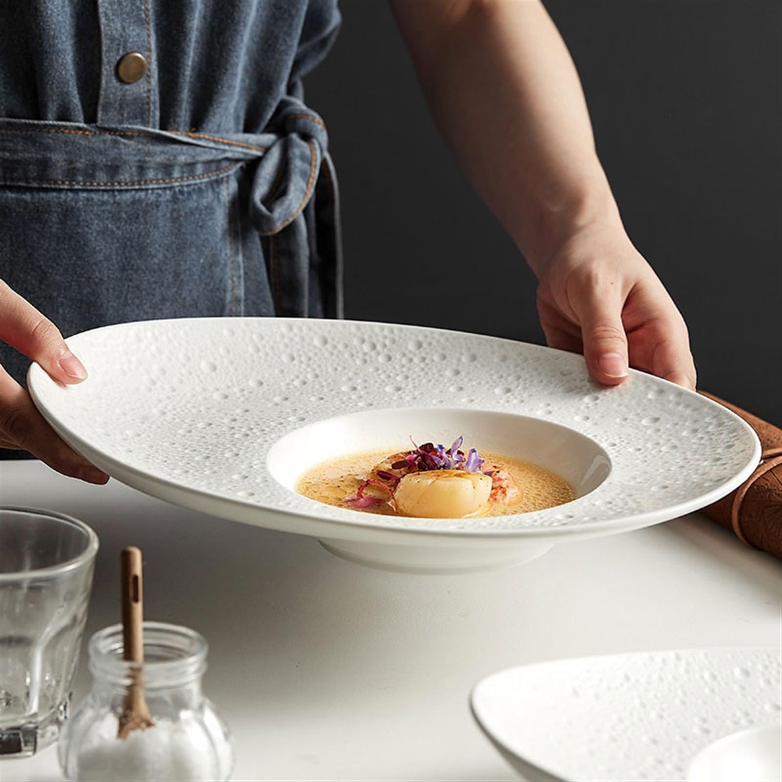 Talerze Obiadowe Wykwintny talerz do zupy Spersonalizowany obiadowy w kształcie kapelusza Biała ceramika Restauracja Hotel Premium Feeling Specjalna zastawa stołowa