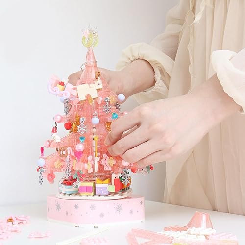 Miniatura 3 de Juego de bloques de construcción de árbol de Navidad de cristal rosa, 675 piezas, caja de música de Navidad, kit de modelo, juguete de construcción