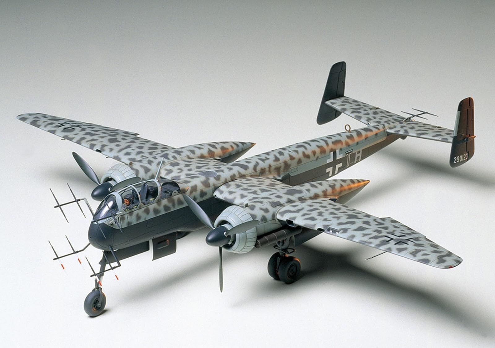 Amazon.com: Tamiya Models Heinkel He 219 Uhu Model Kit : Arts