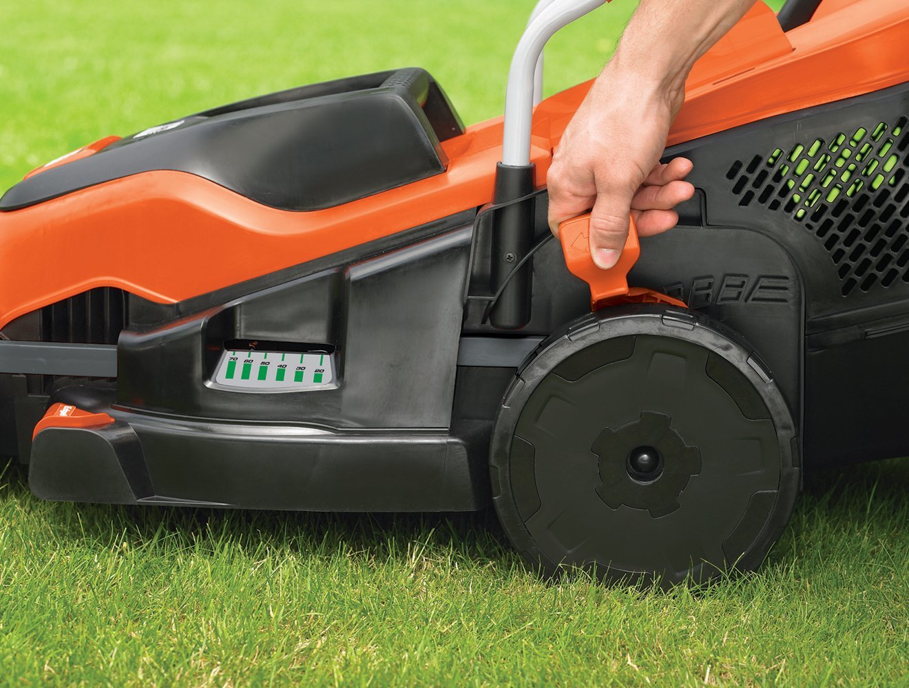 Black+Decker EMAX42I-QS Cortacésped (1800 W) con Ancho 42 cm, 6 Alturas de Corte y 50 L de Capacidad del depósito, 230 V