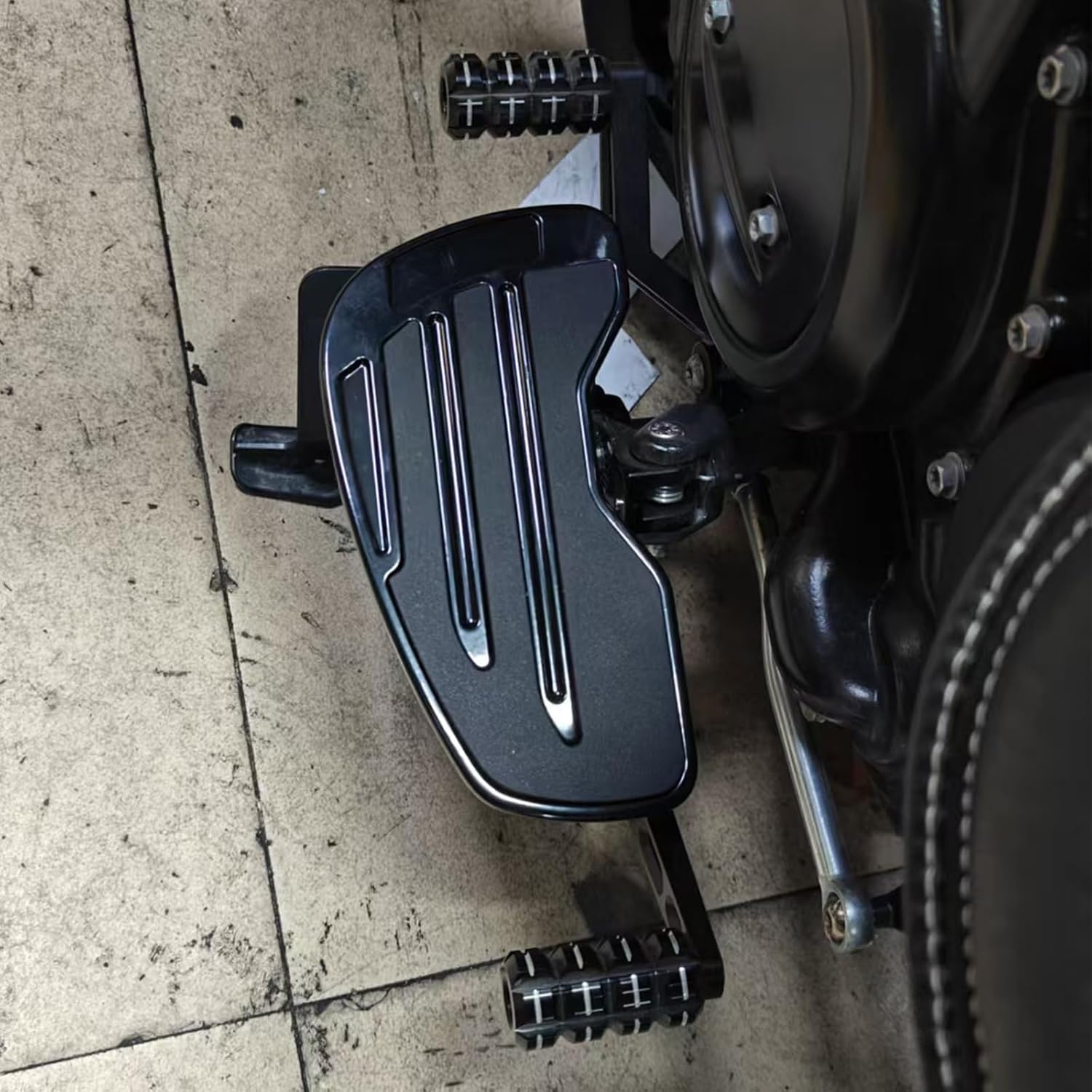 Motorcycle Footpeg Front Footrest Pegs for Harley Nightster 975 Special 2022 2023 2024 Driver Foot Pegs Motorbike Highway Footboard Accessories