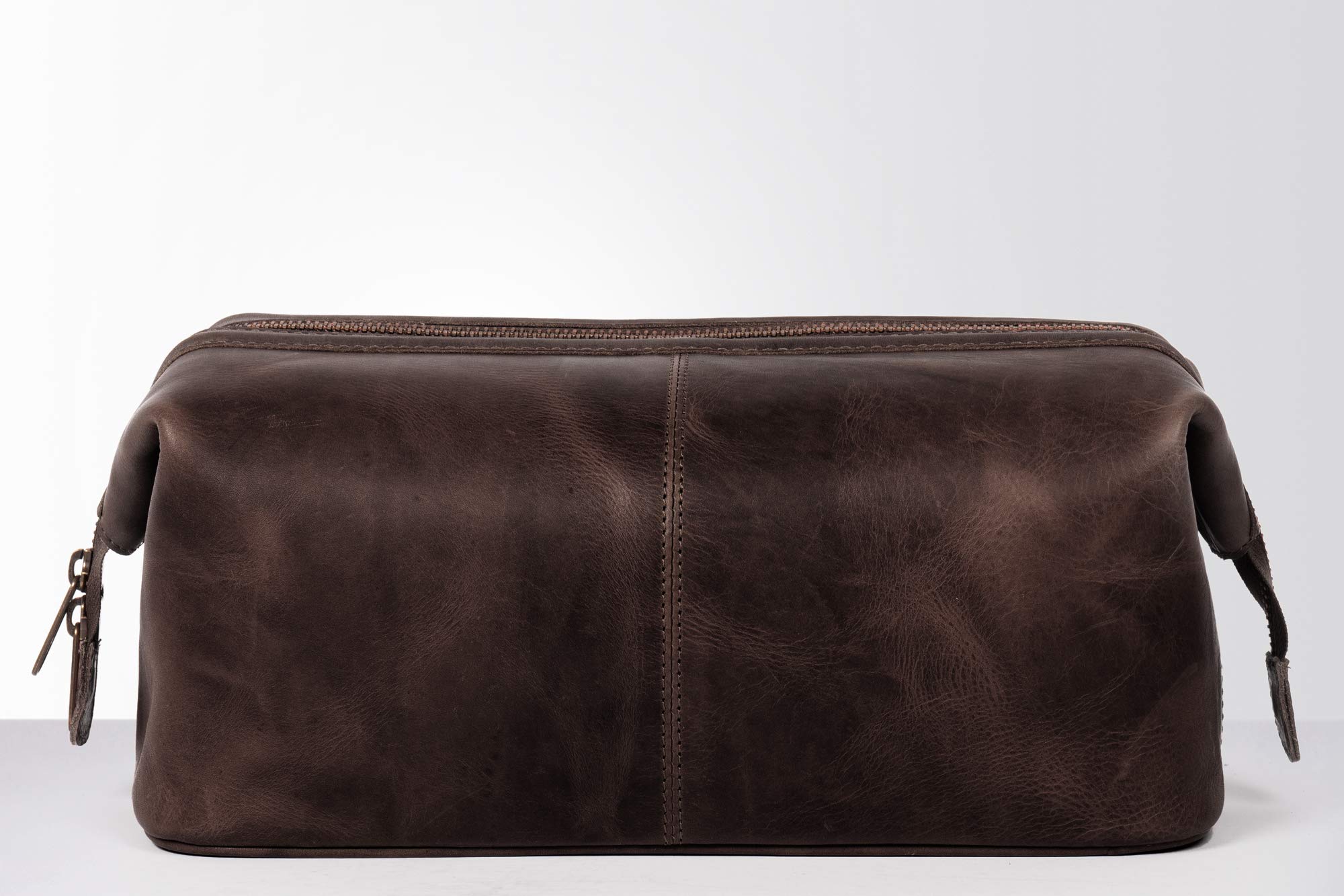 HOLZRICHTER Berlin - Große Kulturtasche aus Leder für Damen & Herren (No-5-2), Kulturbeutel 20x29x16cm, Echtleder Kosmetiktasche, Dunkelbraun