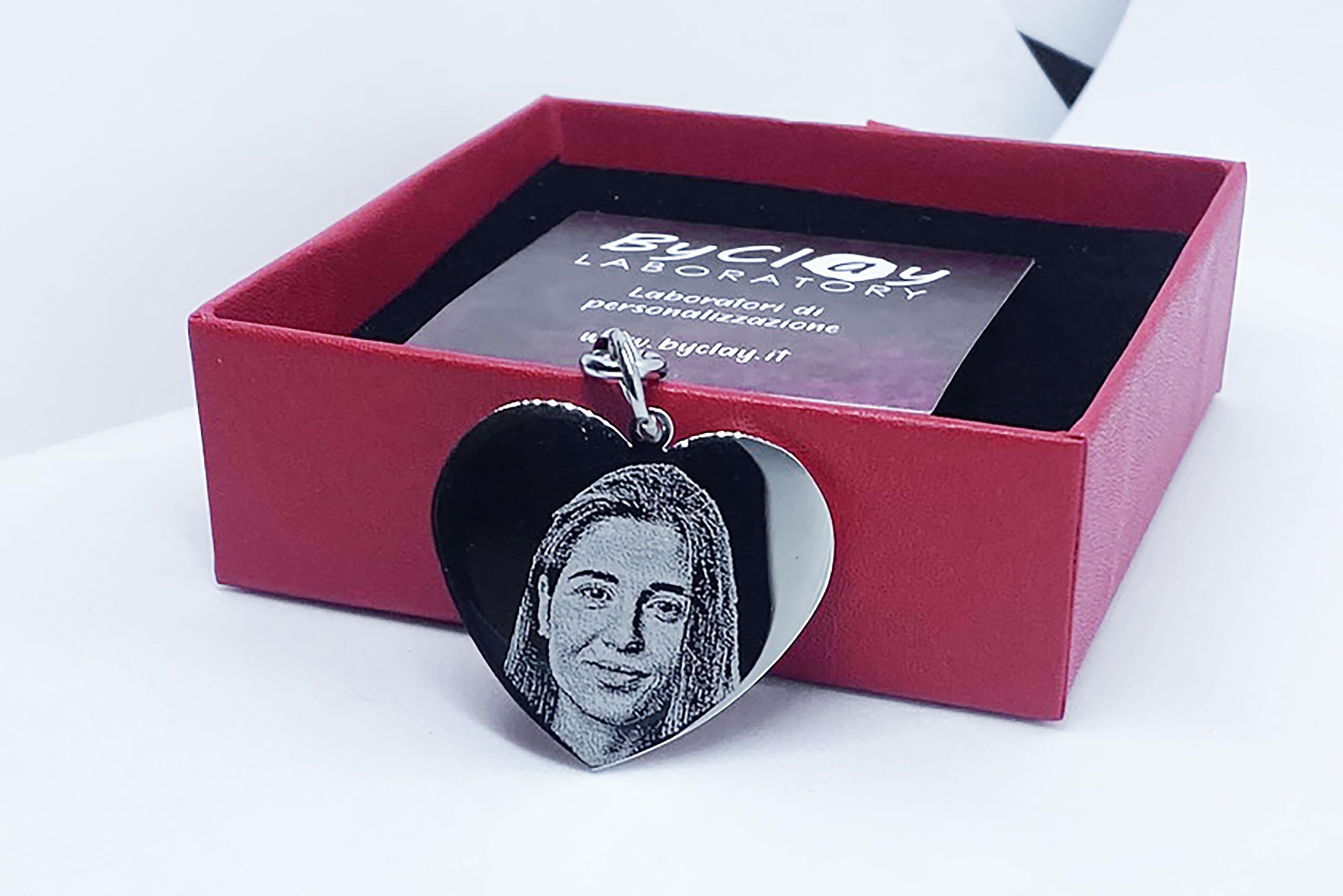 Generico Portachiavi con Fotografia Incisa | Elegante Medaglia in Acciaio Personalizzato Rettangolare o a Cuore con Foto | Piastrina Regalo con immagine e Dedica Personalizzabile
