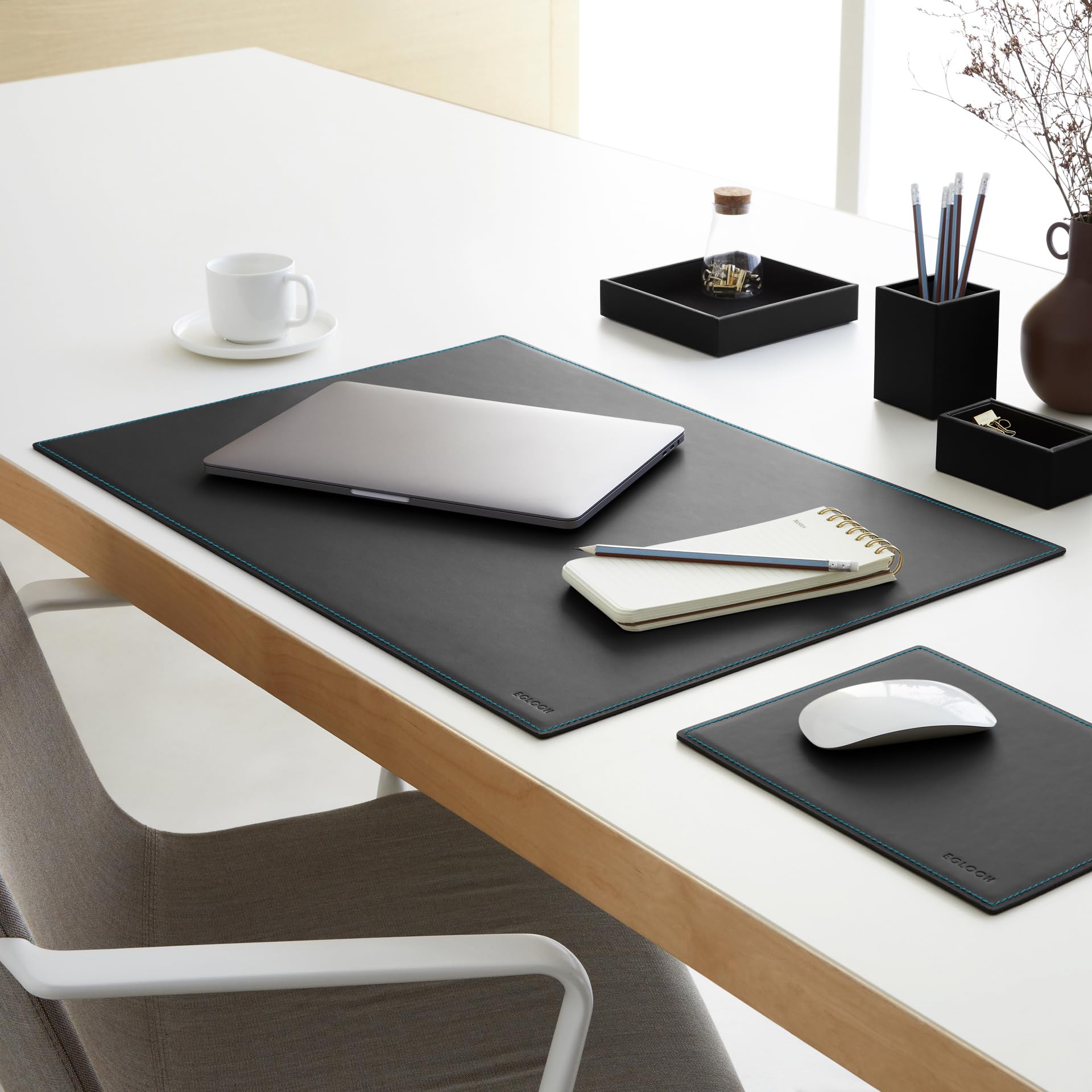 Eglooh - Mercurio Deluxe - podkładka na biurko ze skóry czarna cm 80x50 - eleganckie szwy, niebieska kontrastowa i antypoślizgowa podłoga - Made in Italy