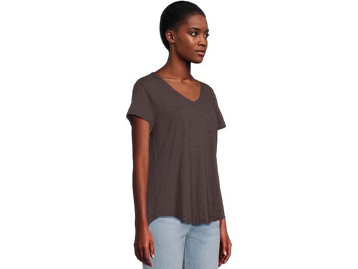 V-neck Short Sleeve Tee With Curved Hem - Image 3