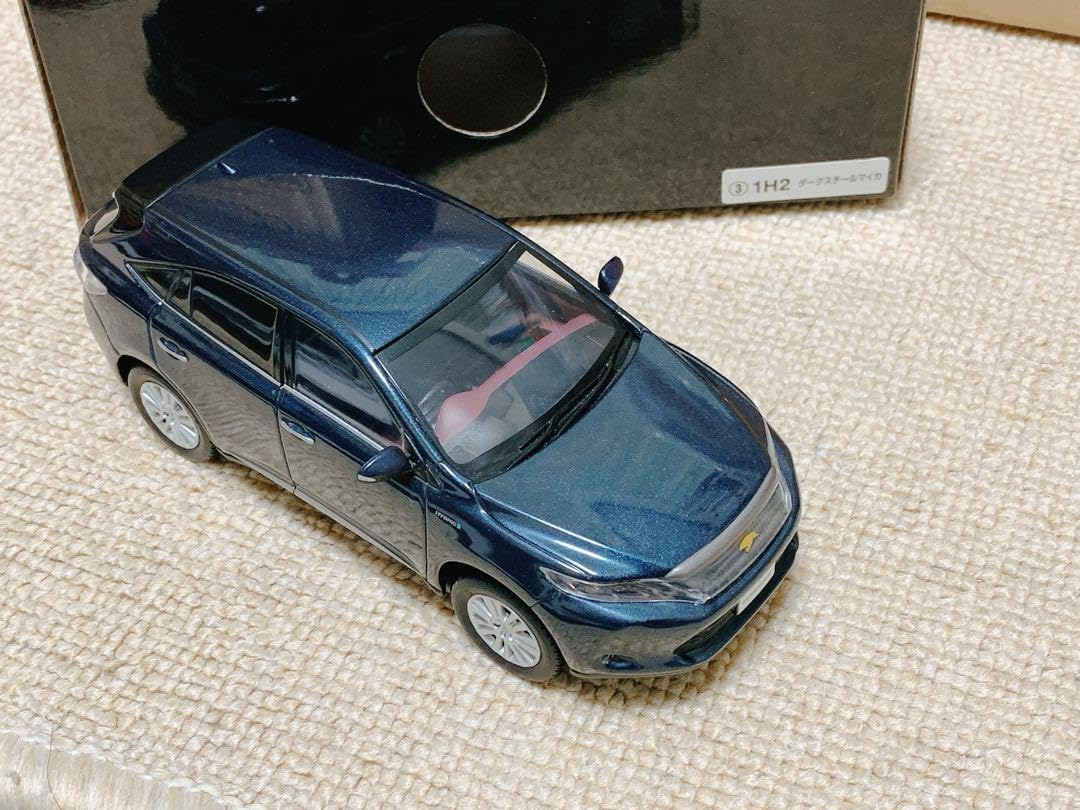 トヨタ 60系前期　ハリアー カラーサンプルミニカー　ダークスチールマイカ Amazon.co.jp: 1/30 トヨタ ハリアーハイブリッド 60系 前期