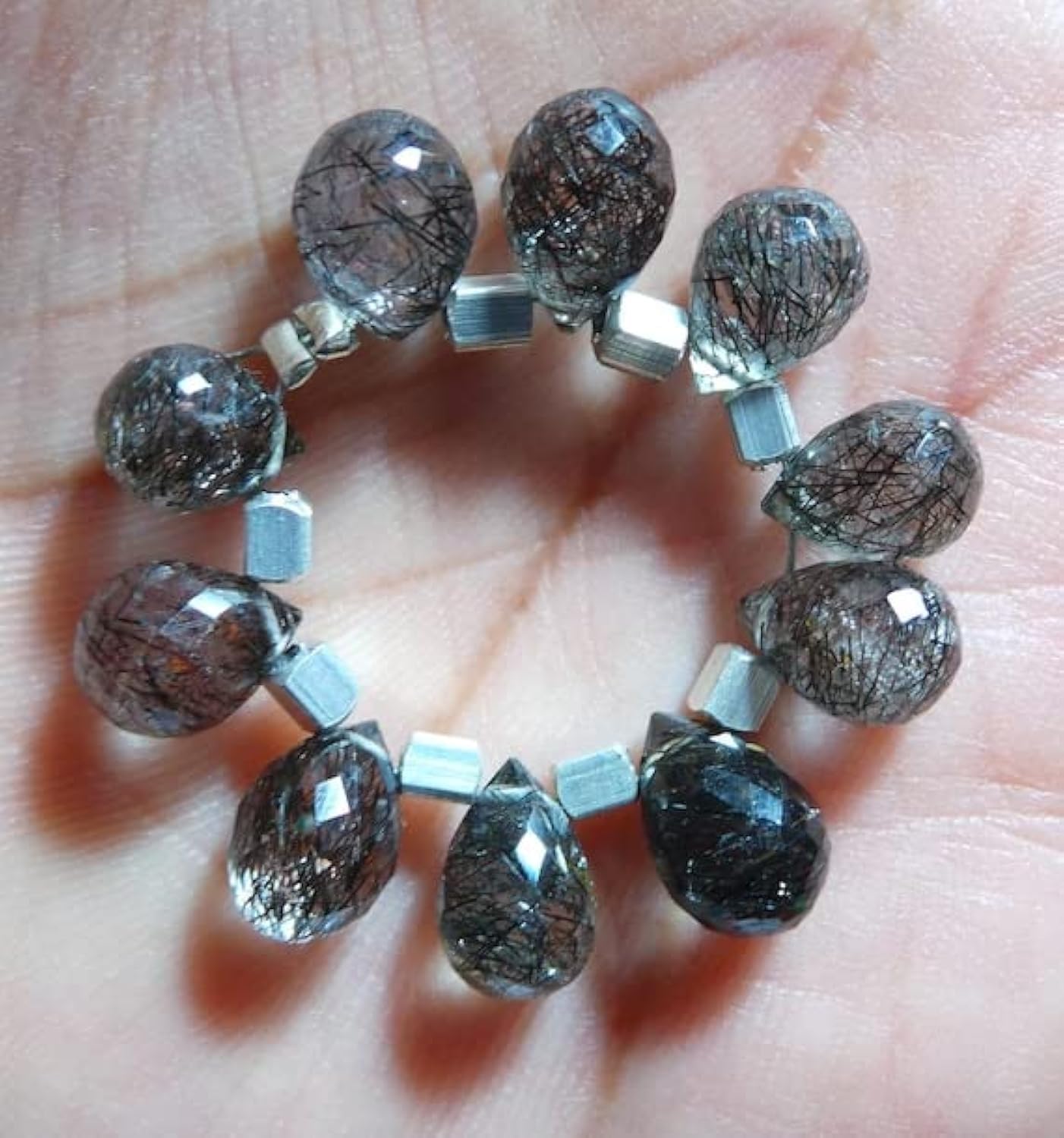 Quartz rutilé noir naturel taillé en goutte pour joaillerie unique de prestige