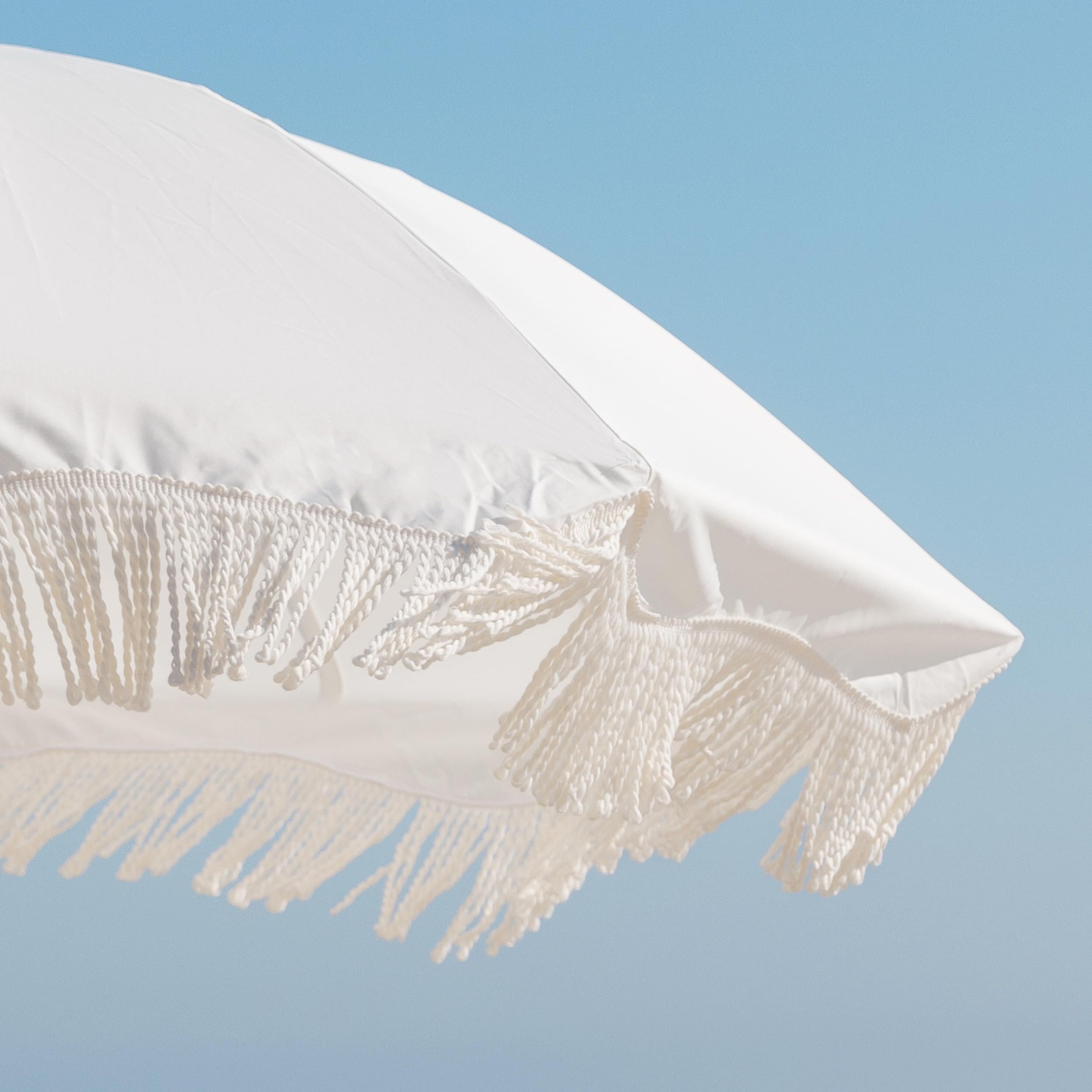 Parasol à Frange, Parasol Plage Parasol de Pique-Nique Boho à Franges, 2 m, UPF 50+, avec Pompons, mât en Acier et Bouton-Poussoir inclinable