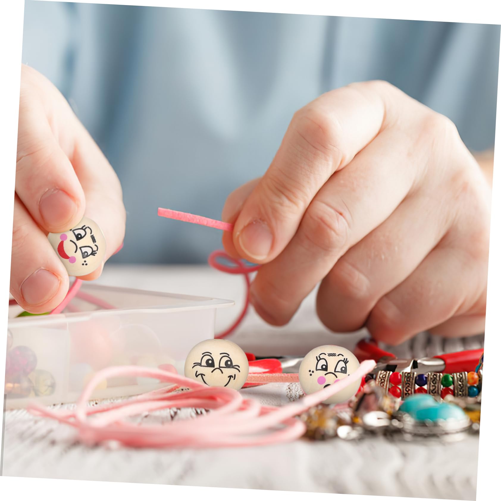 Hohopeti 80 Cuentas de Madera Redondas con Cara Sonriente y Agujeros Grandes para Manualidades, Pulseras y Creación de Guirnaldas