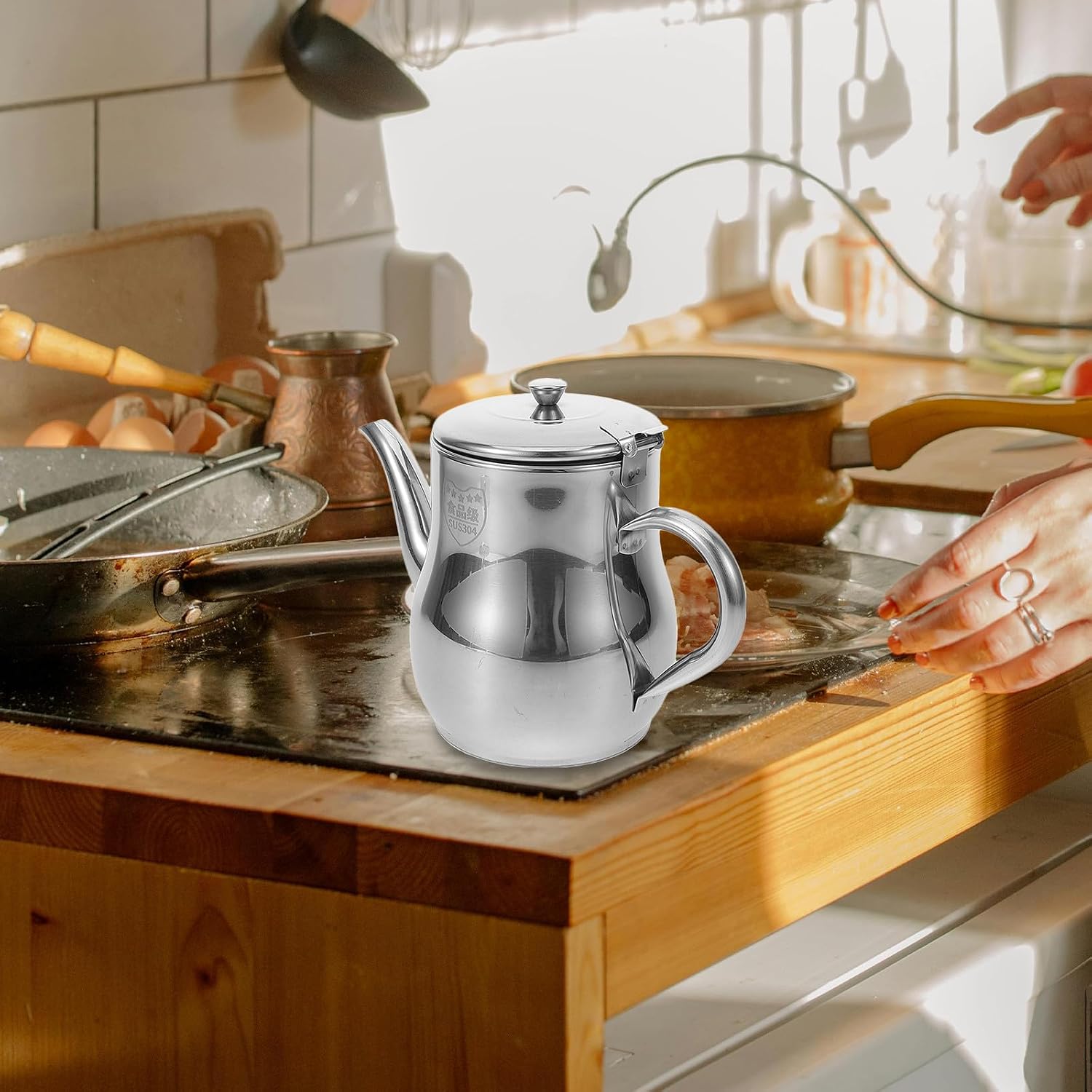 Stainless Steel Oil Dispenser Bottle with Filter, 48oz Kitchen Oil Container for Cooking, Leak-proof Metal Grease Pot Suitable for Home and Professional Use