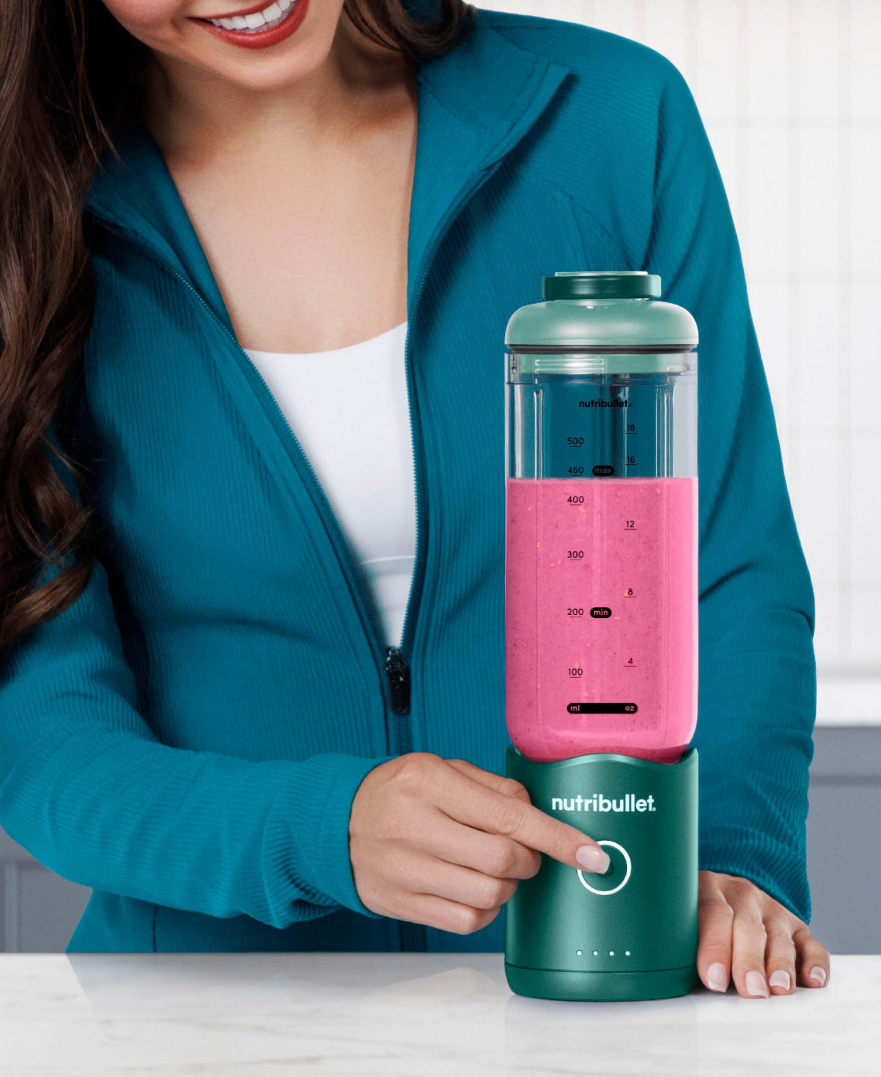 nutribullet Flex 590ml - Przenośny blender do smoothie z pokrywką z wylewką, mikser do siekania, mielenia lodu i mrożonych owoców, USB-C, kubek bez BPA, łatwy do czyszczenia, leśna zieleń (NBP013GR)