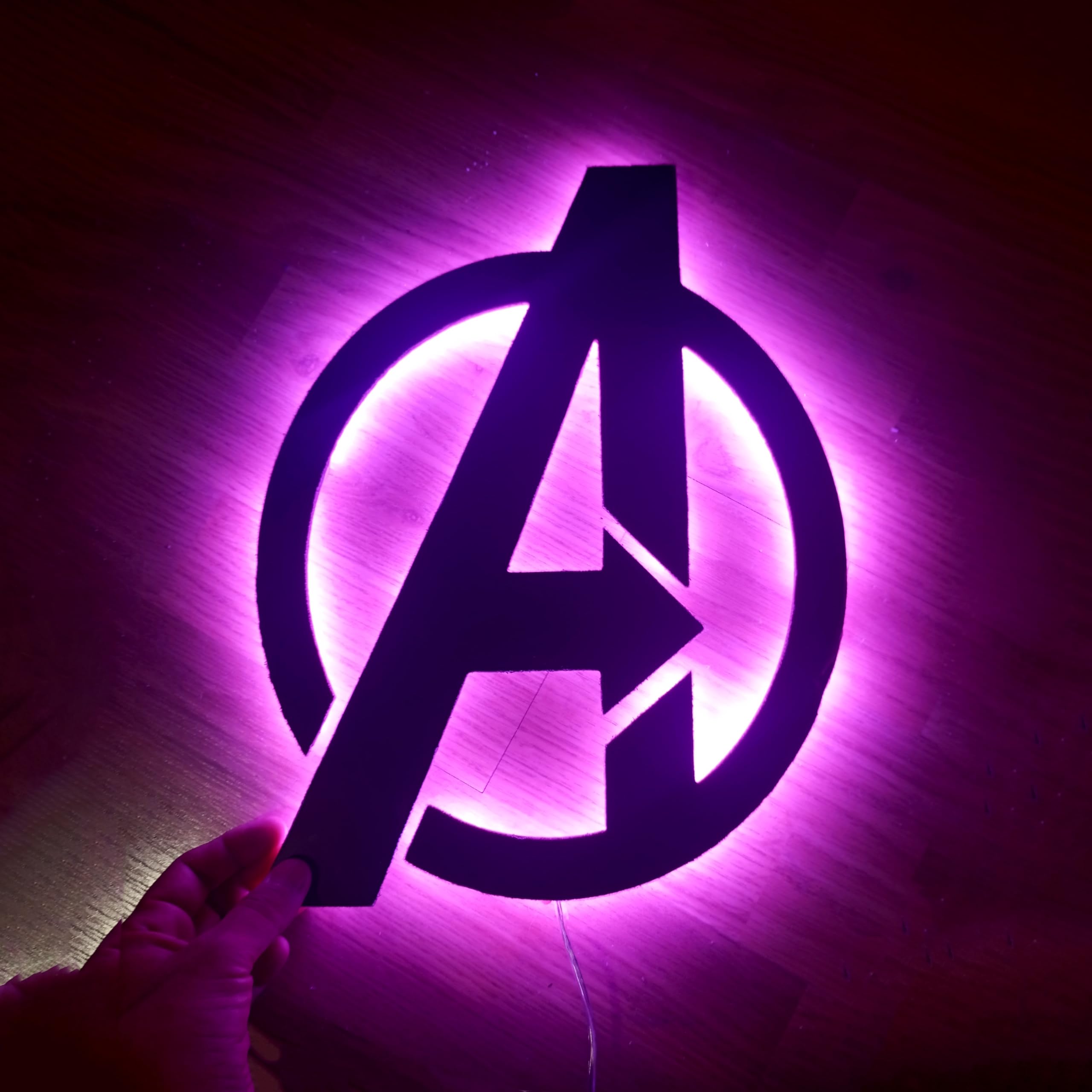 Cartel neon-led inspirado logo Avengers Vengadores luz pared - Letrero luminoso para colgar en la pared inspiración Marvel los vengadores Personalizable