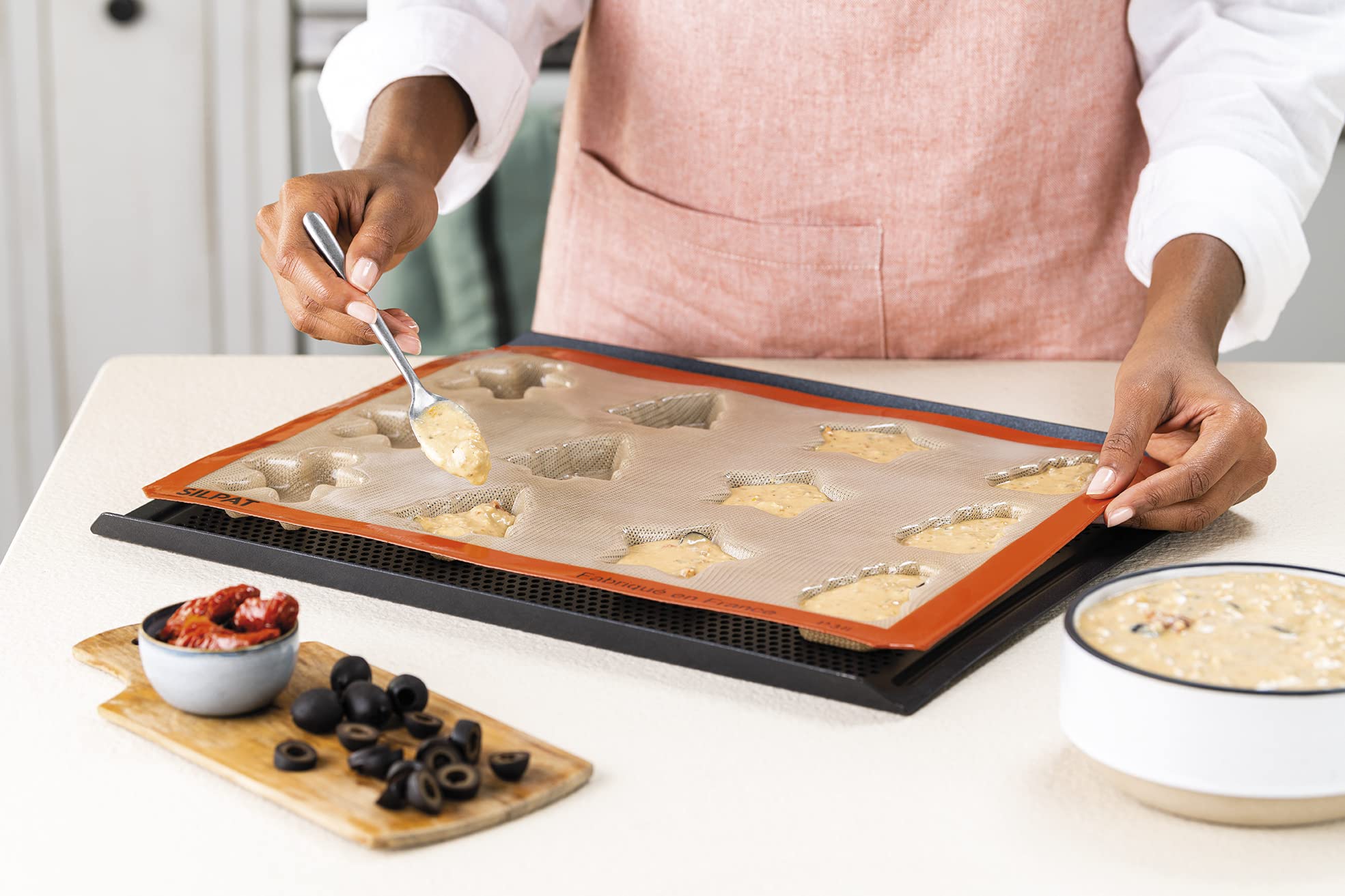 Silpat Moule Noel 12 Empreintes – Gateau, Biscuit, Chocolat - Pâtisseries Festives, Créatives – Silicone Antiadhésif, Qualité Professionnelle – Cuisson Optimale, Démoulage Facile – Format Polyvalent