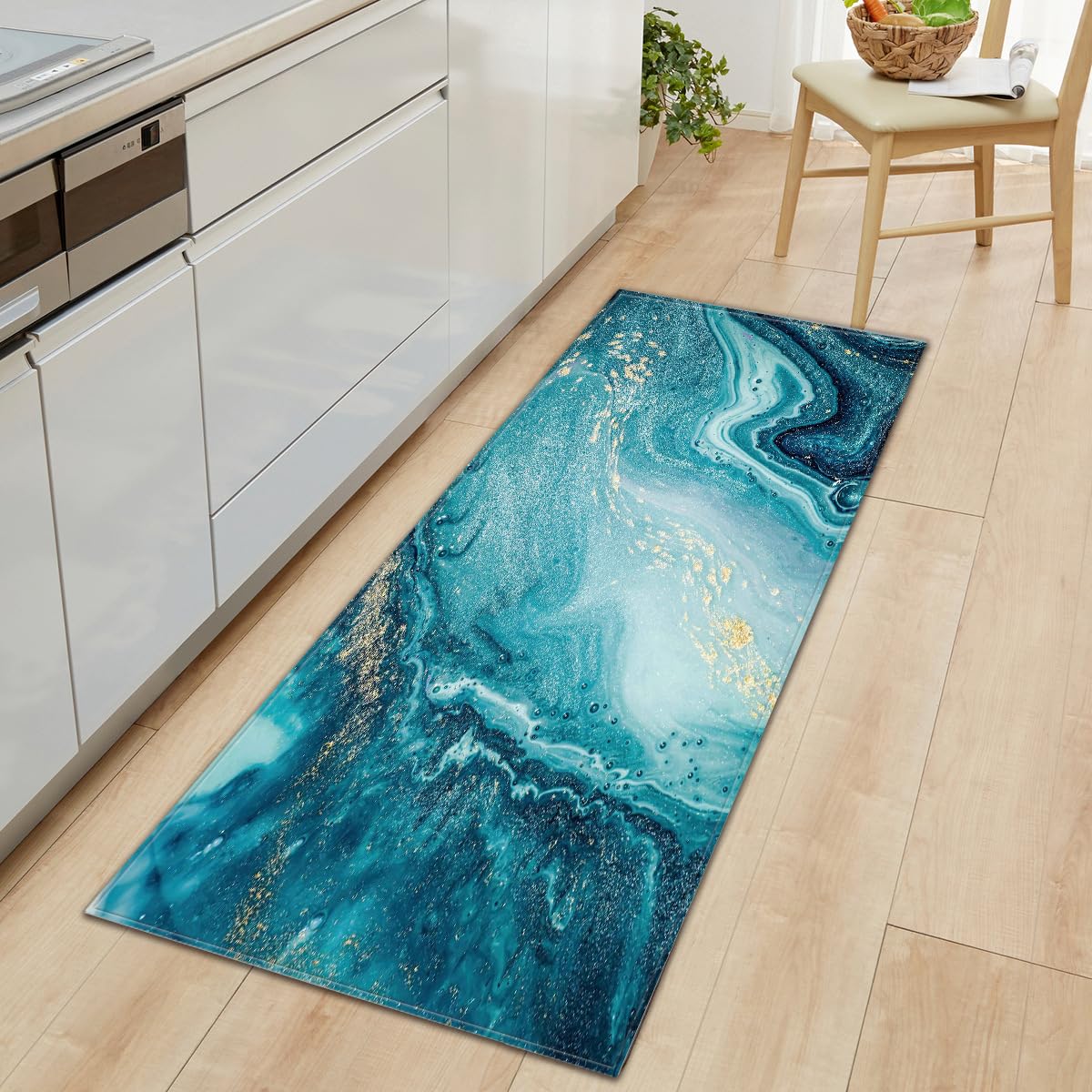Alfombra de cocina de diseño nórdico para dar vida a tus pasillos con mármol azul