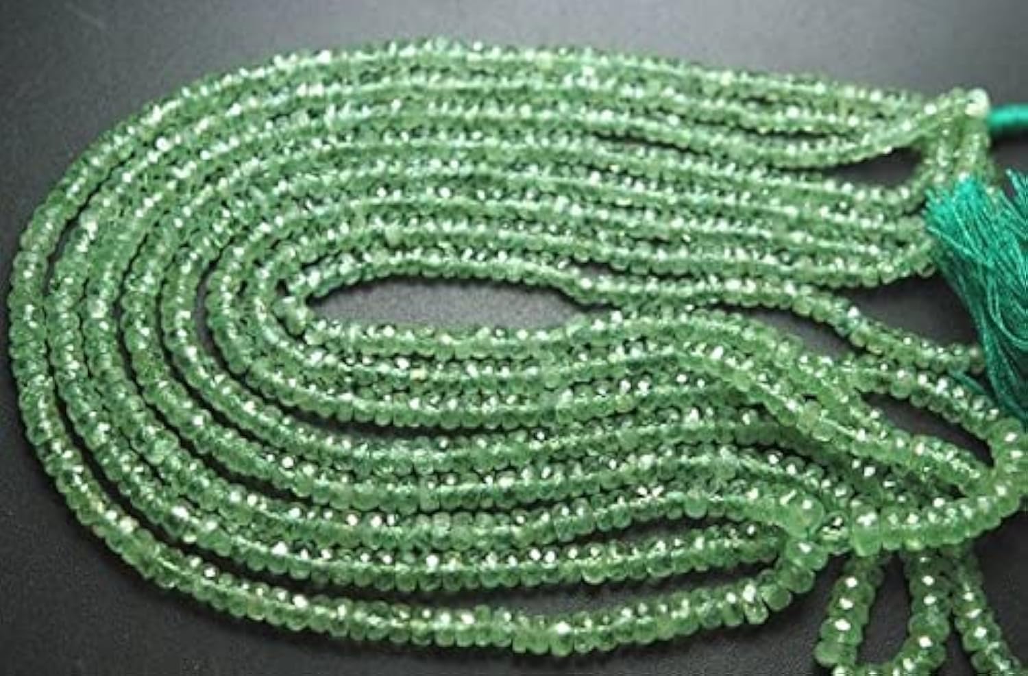 Kyanite verte facettée en fil de 7 pouces pour l'enfilage de colliers fins de créateurs
