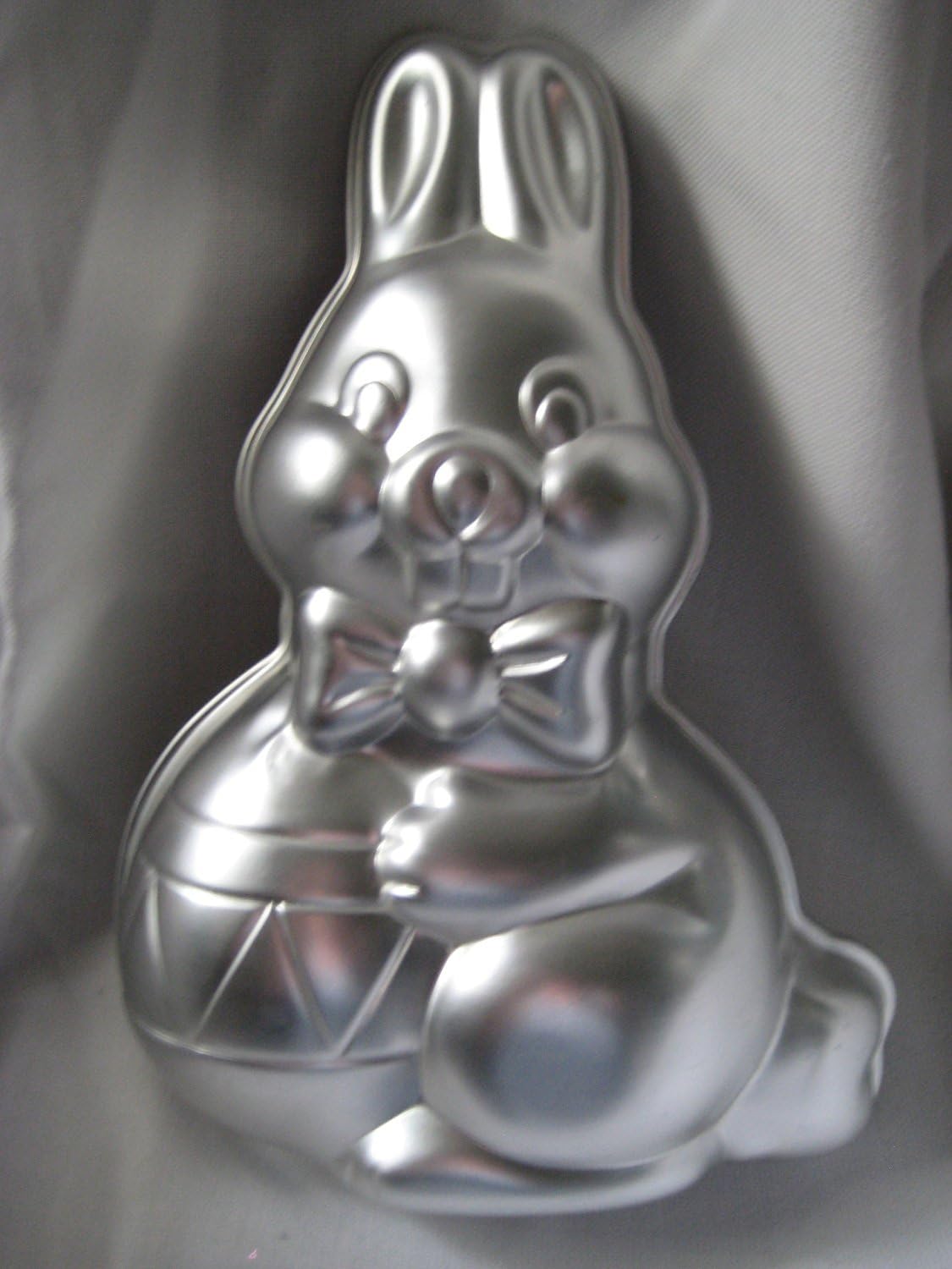 Wilton Easter Bunny with Egg Cake Pan Novelty Cake Pans