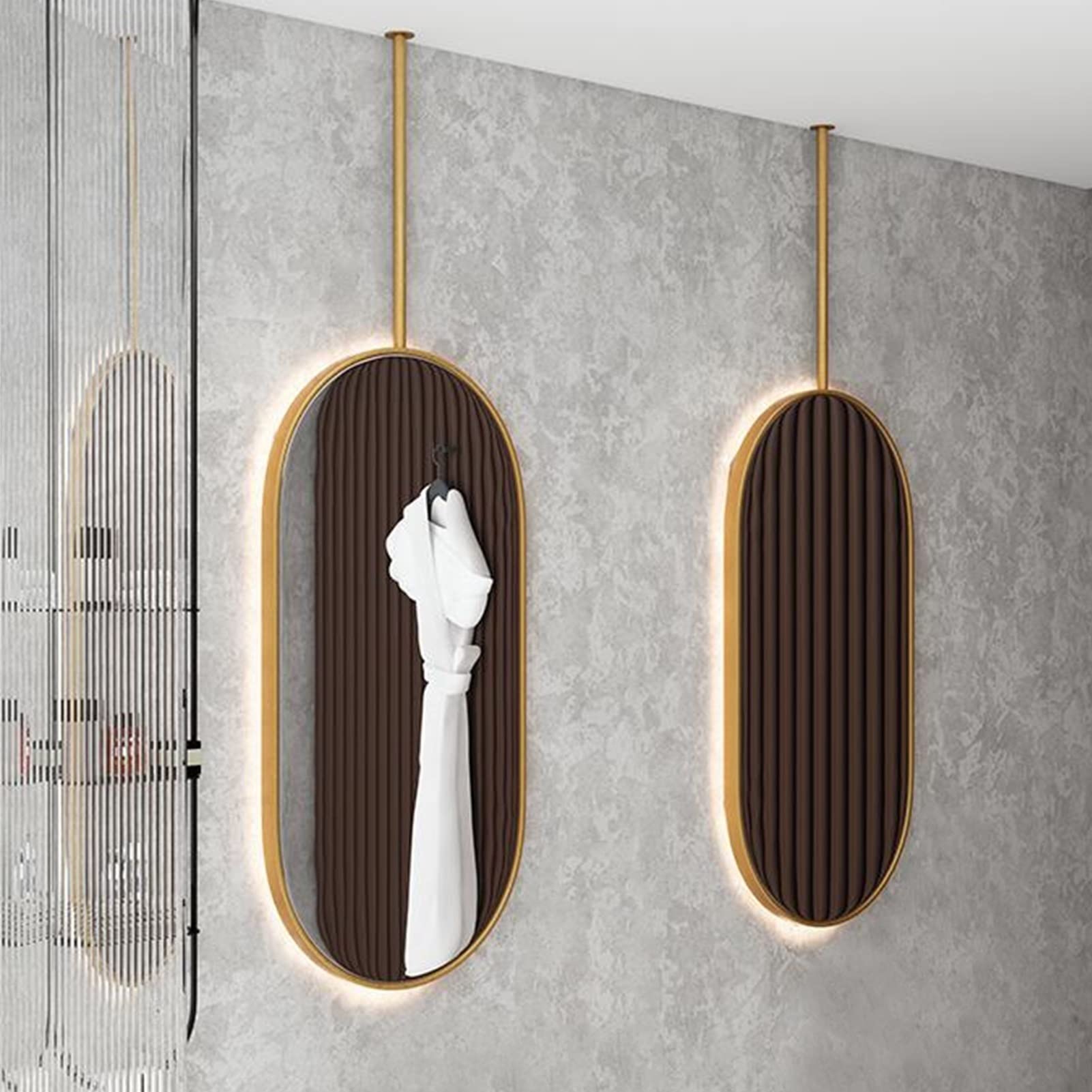 Miroir coiffeuse ovale doré pour agrandir une petite pièce et optimiser l'éclairage