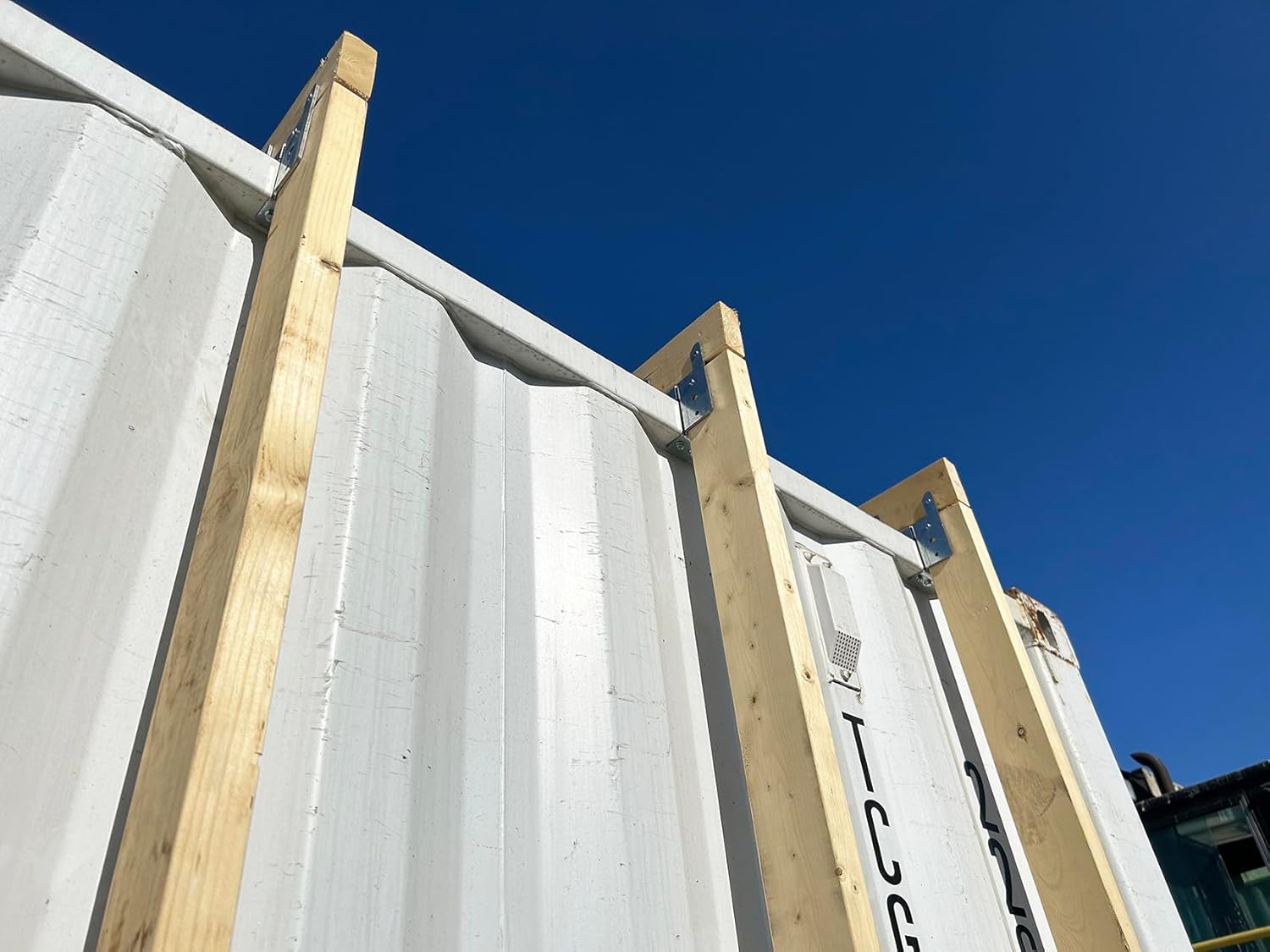 Container Modification World® - Exterior Wood Framing Bracket Kit - 2 Way Upper Decker Brackets (20 FT Kit -- 20 Top + 28 Bottom + Hardware)