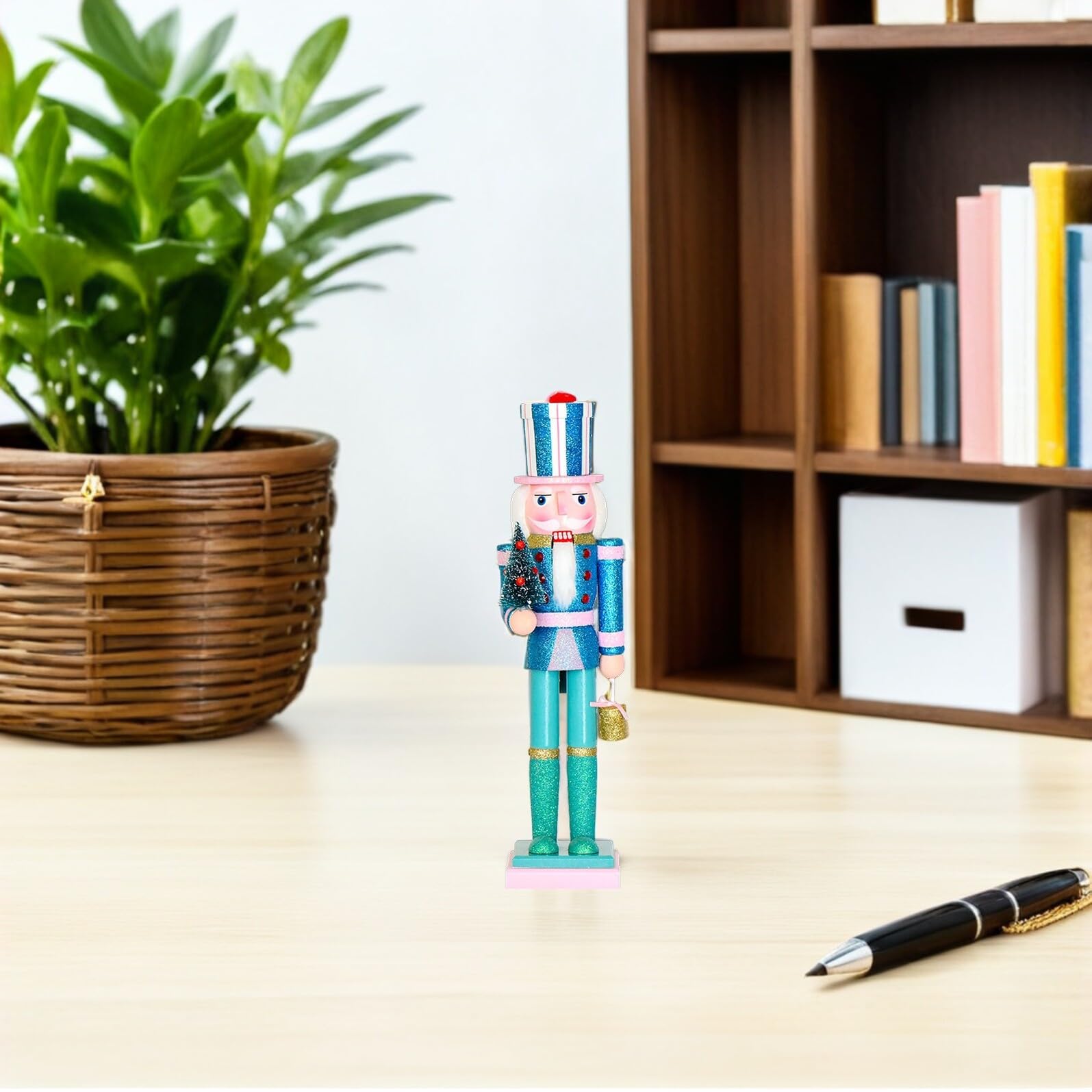 SHINEOFI Nussknacker Holzfigur für Weihnachtsdeko Traditioneller Nussknacker als Tischornament Stehende Nussknacker-Figur mit Handgeschnitzten Details Regaldekoration für Festliche