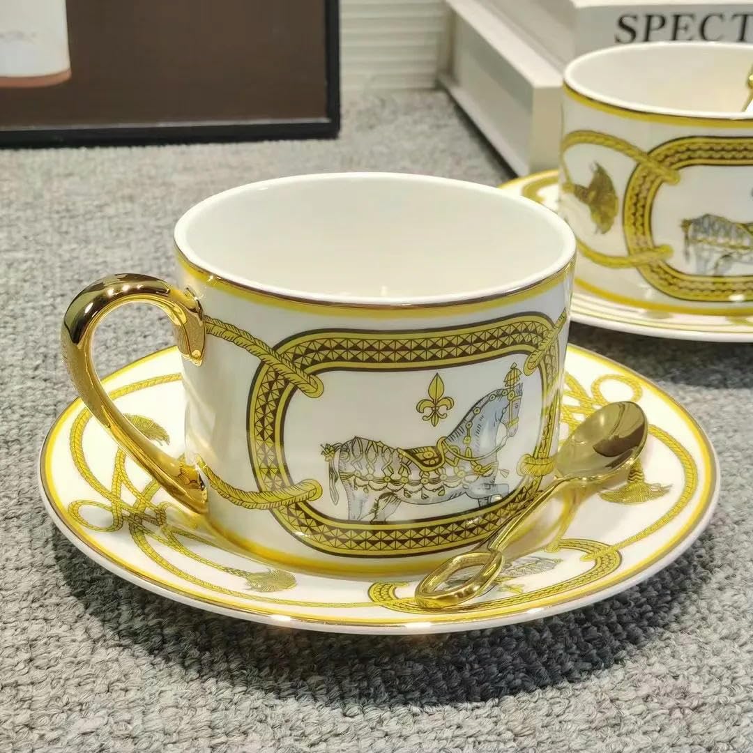 2 SZT/ZESTAW Luksusowe Filiżanki do Herbaty Drobiazgowa Porcelana Kościana Złota Rękojeść Królewska Porcelana Zestaw na Herbatę Espresso Żeliwne Filiżanki do Herbaty