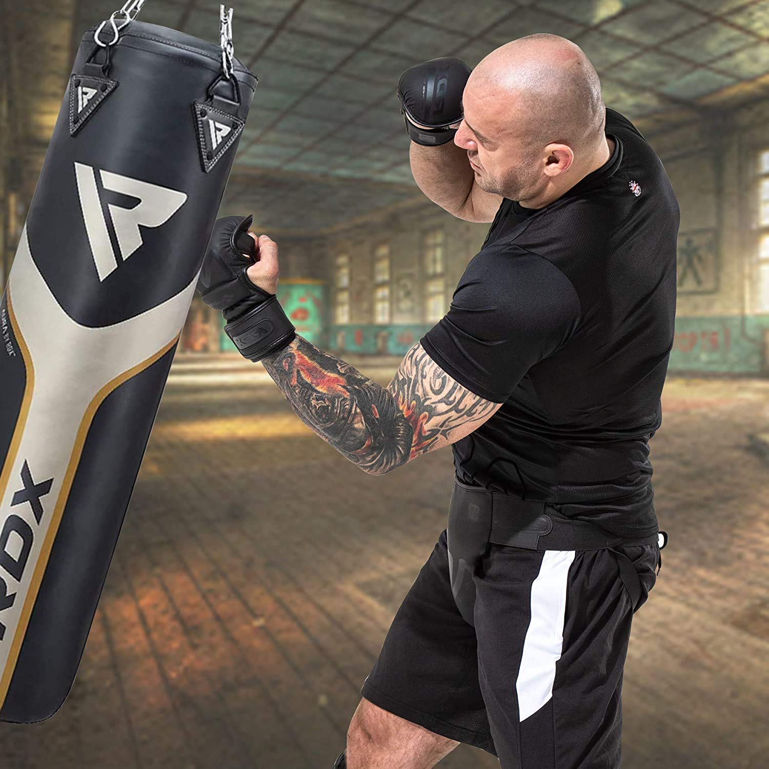 RDX - Guanti MMA per arti marziali e sparring, palmo aperto Maya nasconde pelle convessa guanti in pelle per Grappling, Kickboxing, Muay Thai, sacco da boxe e gabbia combattimento, nero opaco