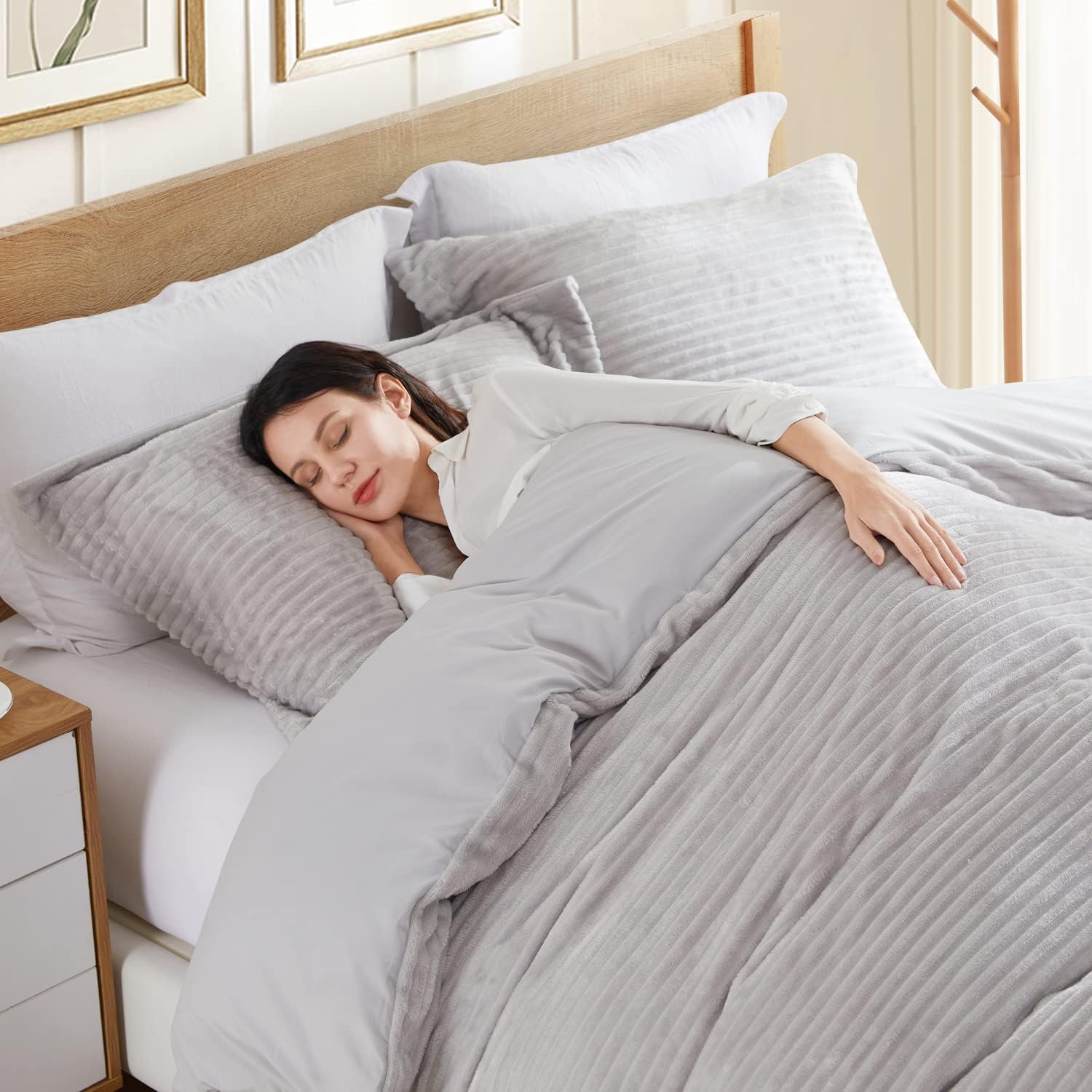 Hearth & Harbor Premium Flannel Duvet Cover Set - 3 PC Reversible Full Comforter Cover Set with Microfiber Back - 1 Velvet Duvet Cover Full & 2 Pillow Shams 80 x 90 inches - Silver Gray