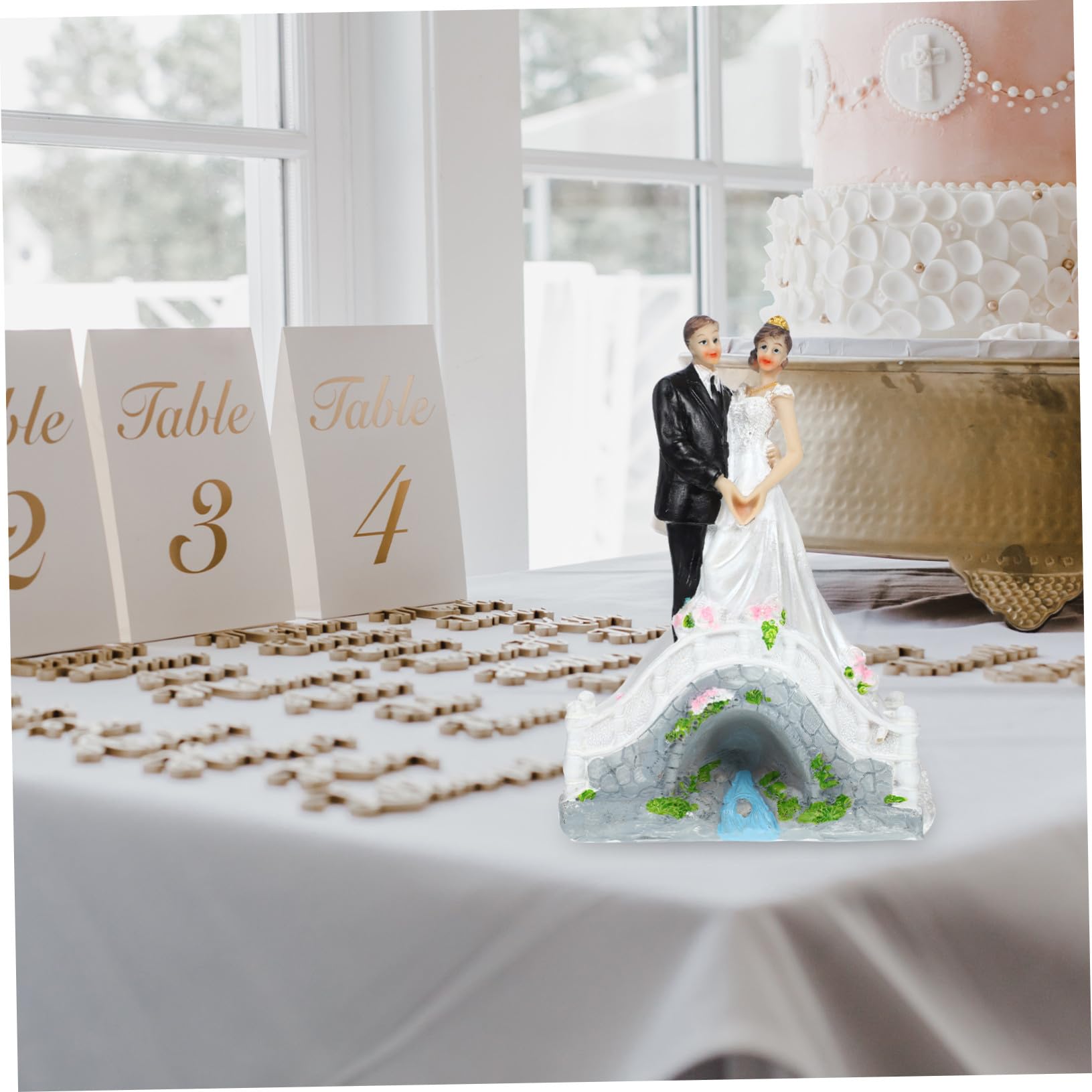 VICASKY 4 Stück Elegante Hochzeitskuchen Dekoration Brautpaar Figur aus Langlebigem Resin Gestaltet für Hochzeitstorten Vielseitiger Cake Topper für Romantische Feierlichkeiten und