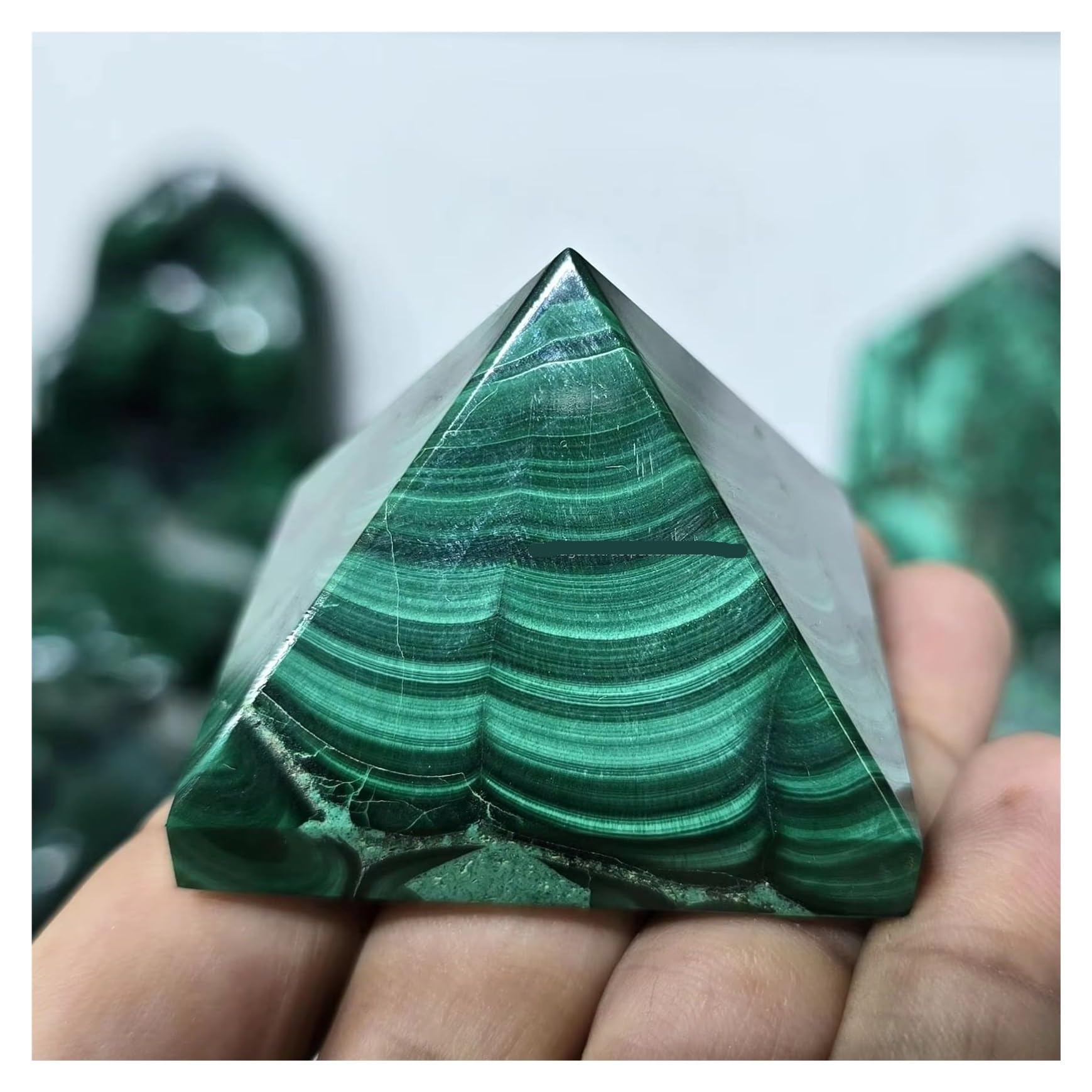 1 pezzo di piramide quarzo intagliato in malachite da 4-4,5 cm