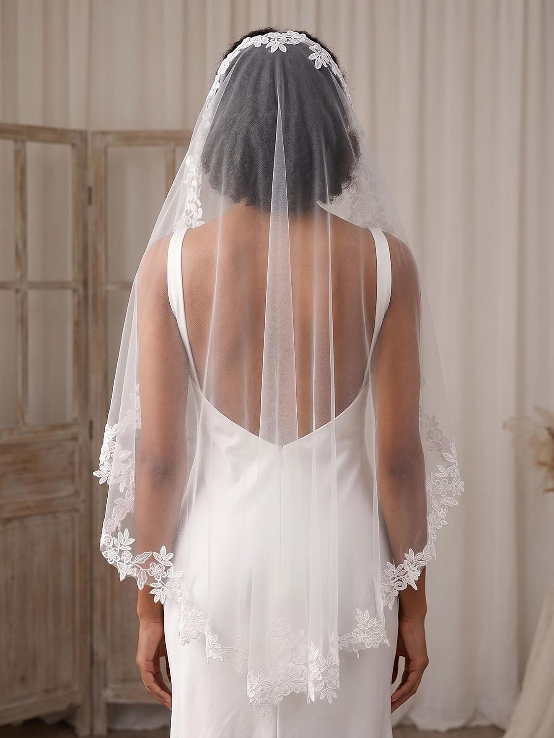 Mantilla Wedding Veil Fingertip Length Bridal Veil with Lace Edge with Comb for Bride