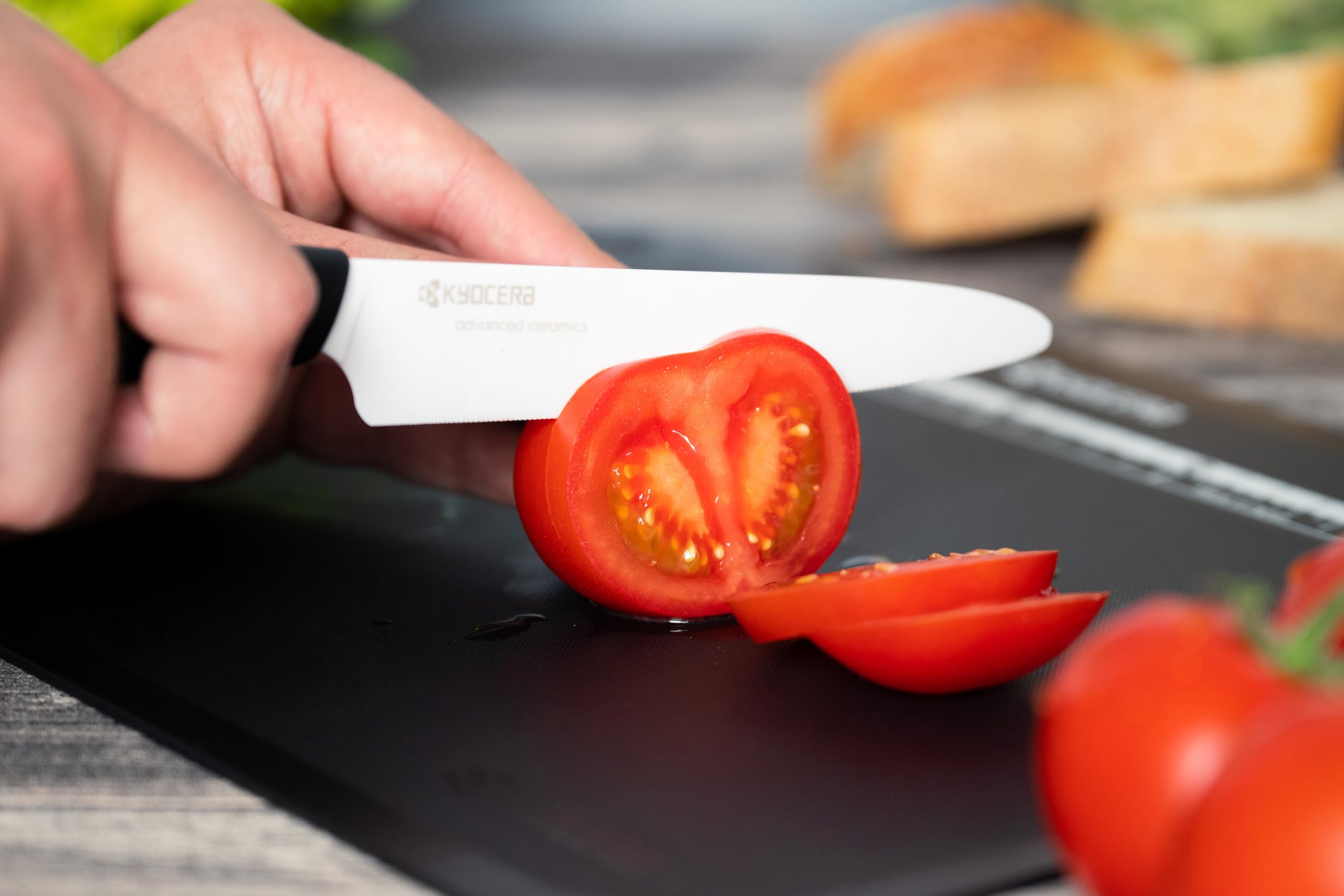 Couteau en céramique Kyocera, couteau à tomate, lame 12,5 cm, lame en céramique de zircone, coupe micro-scie, extrêmement tranchant, va au lave-vaisselle, FK-125 WH-BK EU