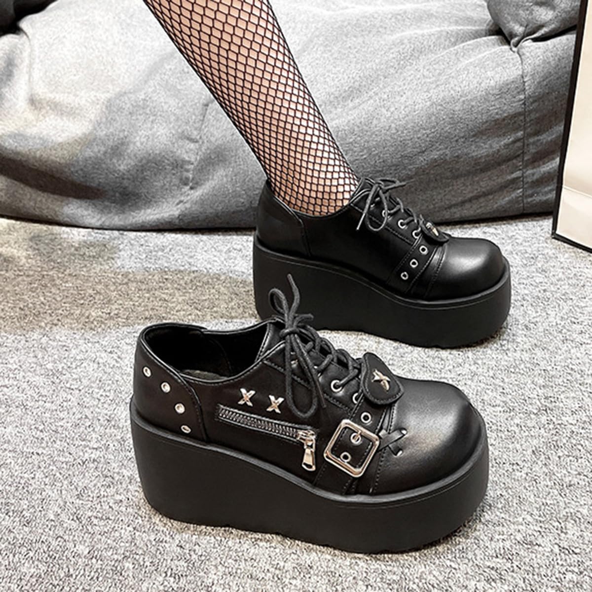 Punk Mary Jane Plateauschuhe Damen mit Nieten Schleifenkette Casual Gothic Leder Schwarz Rundspitze Blockabsatz für Jeans JK Kleid Röcke Halloween Reise Party Cosplay Dating