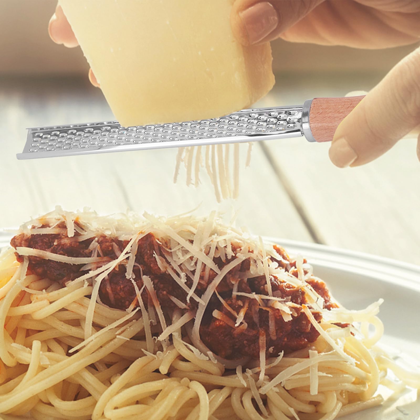 KICHOUSE Râpe À Fromage Manuelle En Métal Avec Manche En Bois