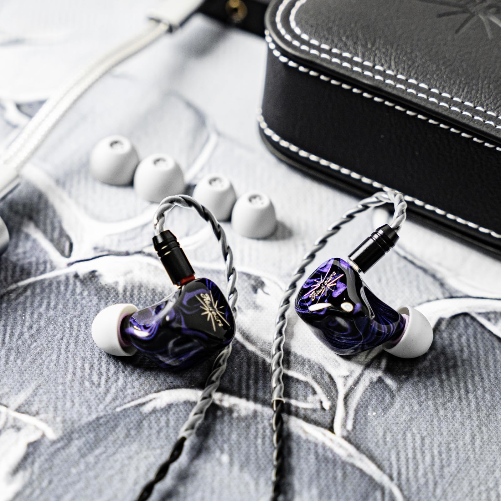Kiwi Ears Quartett In-Ear-Monitor, 2DD+2BA Hybrid IEM Kopfhörer, HiFi Wired Earbuds, Studio-Monitor in Ohren mit handgefertigter Harzschale, abnehmbares IEM-Kabel für audiophile Musiker