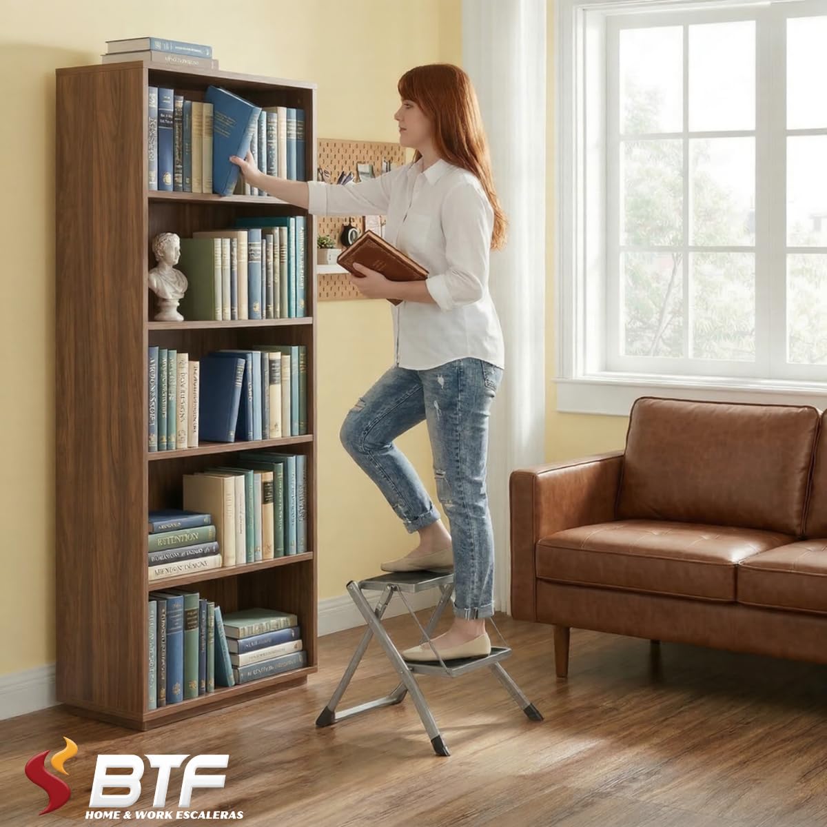 BTF Mini Escalera plegable de 2 Peldaños de 20x30 cm - 20cm de profundo, goma antideslizante y asa de sujetación | Medidas cerrada 49,5x3,6x54,5 cm Certificada GS TüV Rheinland EN14183 Carga de 150 kg