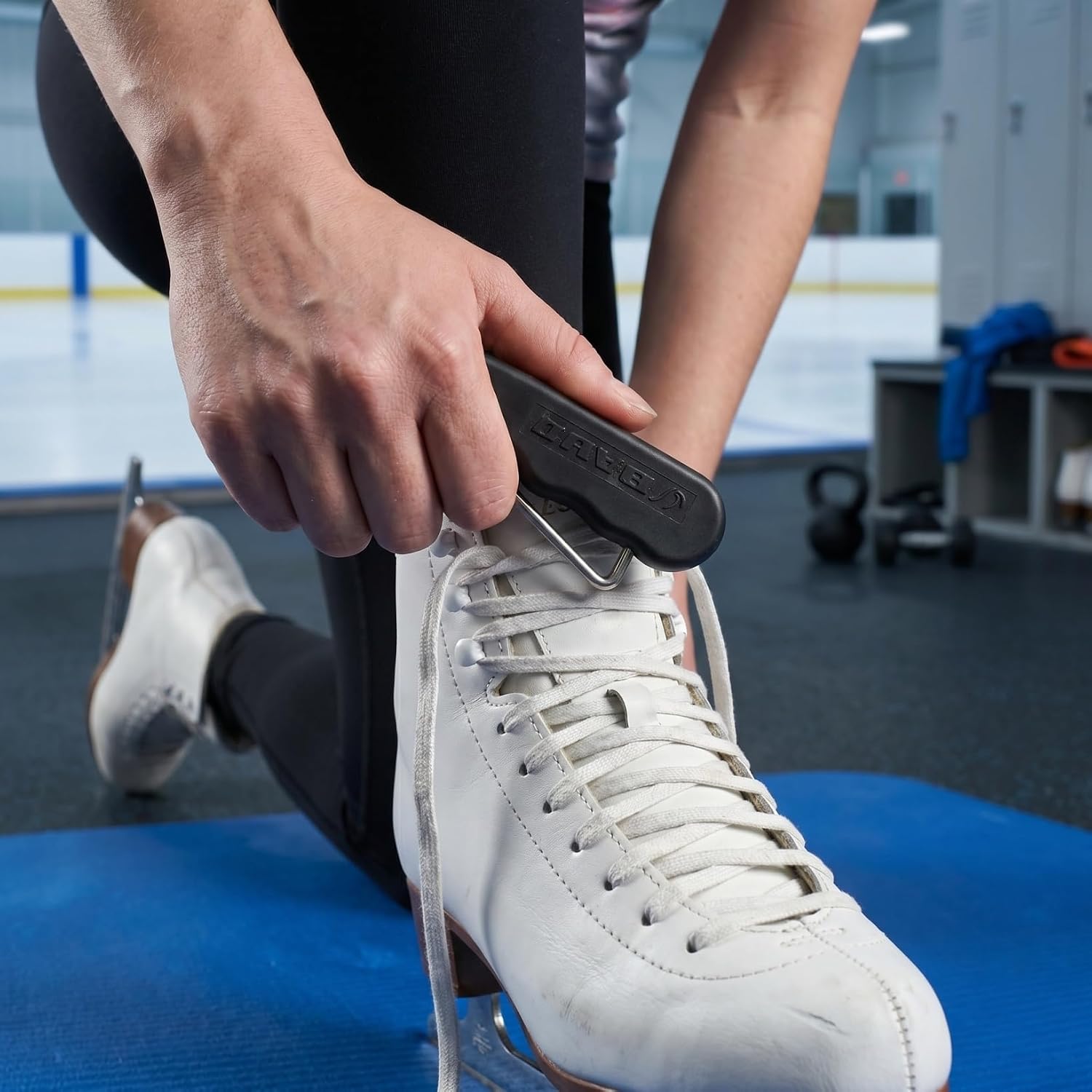 Folding Shoe Lace Tightener for Ice Skates and Hockey Skates Portable Lace Puller Tool Durable Hook Design for Secure Lacing
