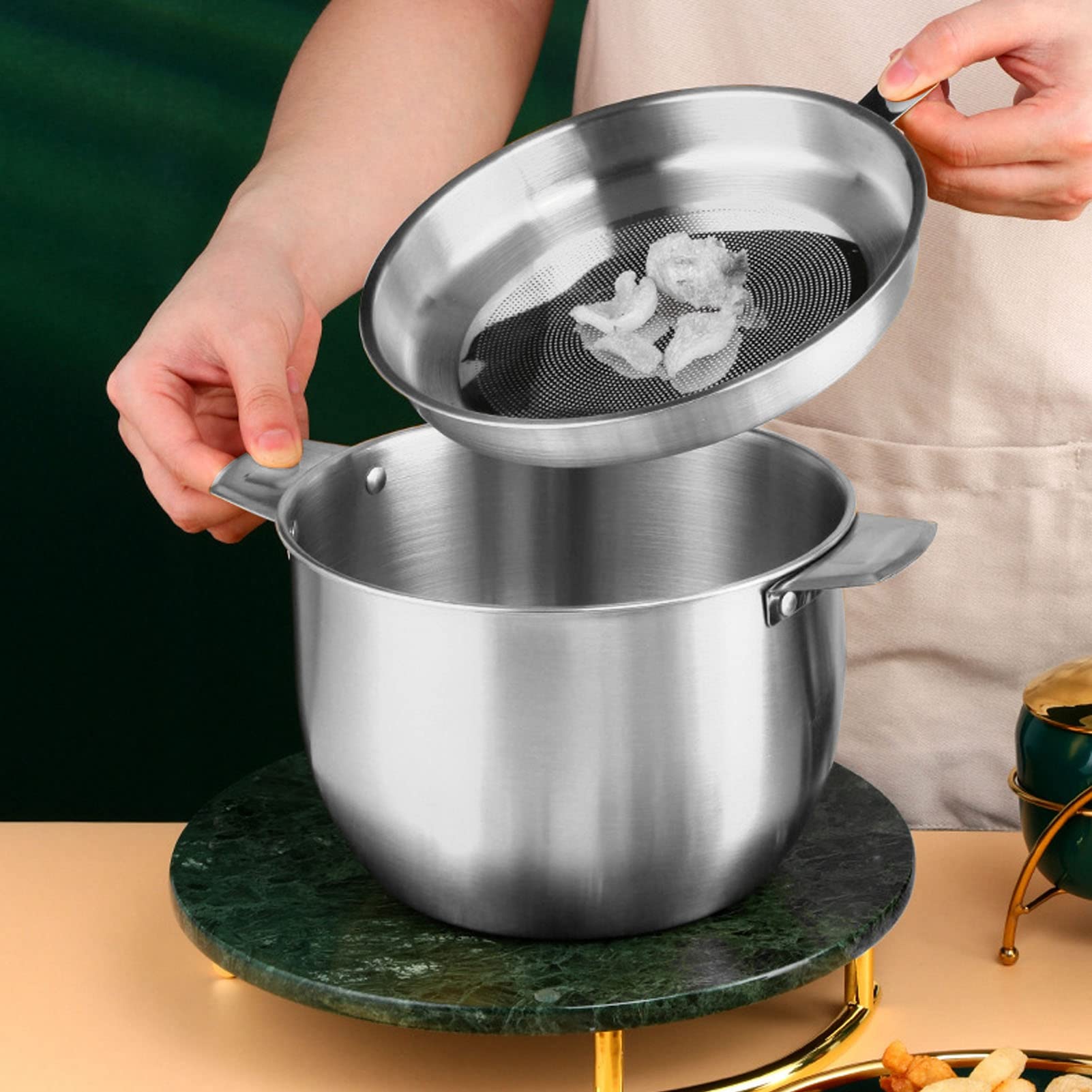 Pot de Filtrage et Stockage d'Huile Alimentaire en Acier Inoxydable 2.8 Litres, Équipé d'une Crépine Filtre pour Huile de Friture et Graisse de Cuisson, Récipient de Conservation Pratique Argenté