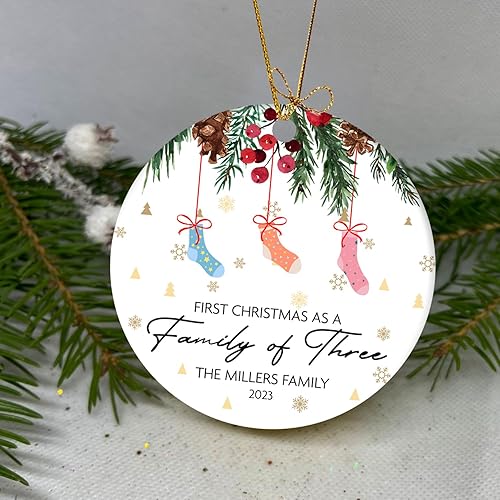 Miniatura 5 de Regalo personalizado para la primera Navidad como una familia de adornos, adorno de Navidad para la familia, decoración personalizada para el árbol