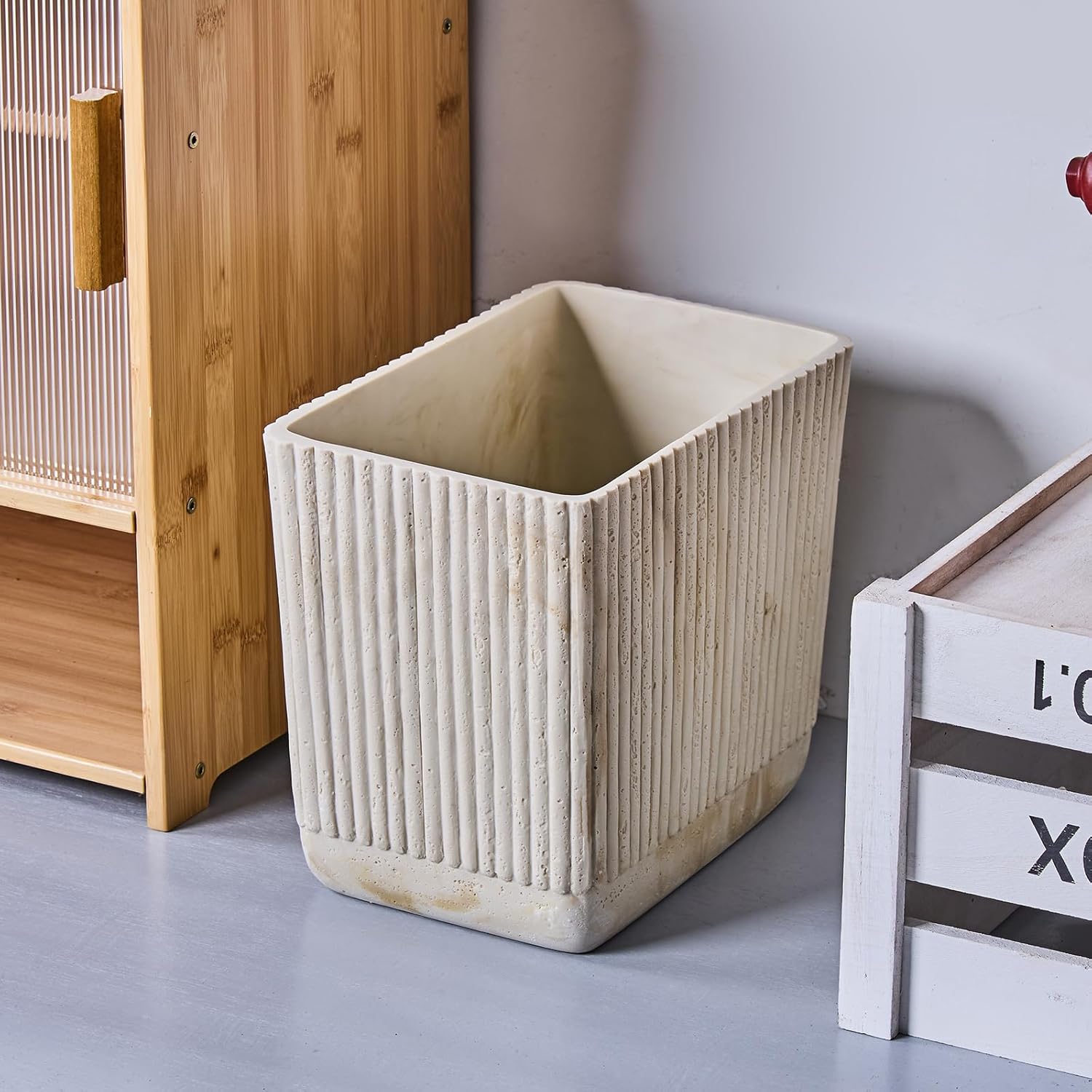 Ribbed Natural Travertine Striped Textures Small Bathroom Trash Can 2.5 Gallon(9 Liter), Resin Heavy Sturdy Kitchen Garbage Can,Living Room Bedroom Trash Can, Decorative Wastebasket for Home, Office