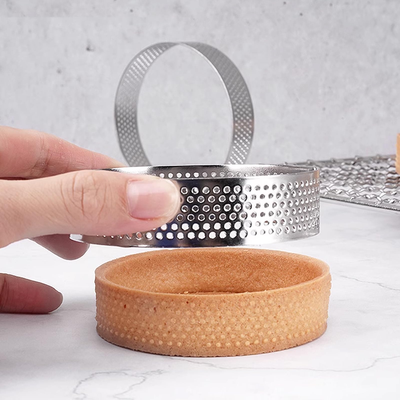 Lot de 16 anneaux à tarte perforés en acier inoxydable de 5 cm, anneaux à tarte perforés pour gâteau, mousse, pâtisserie, gâteau, dessert, anneau en acier inoxydable anti-adhésif pour la fabrication