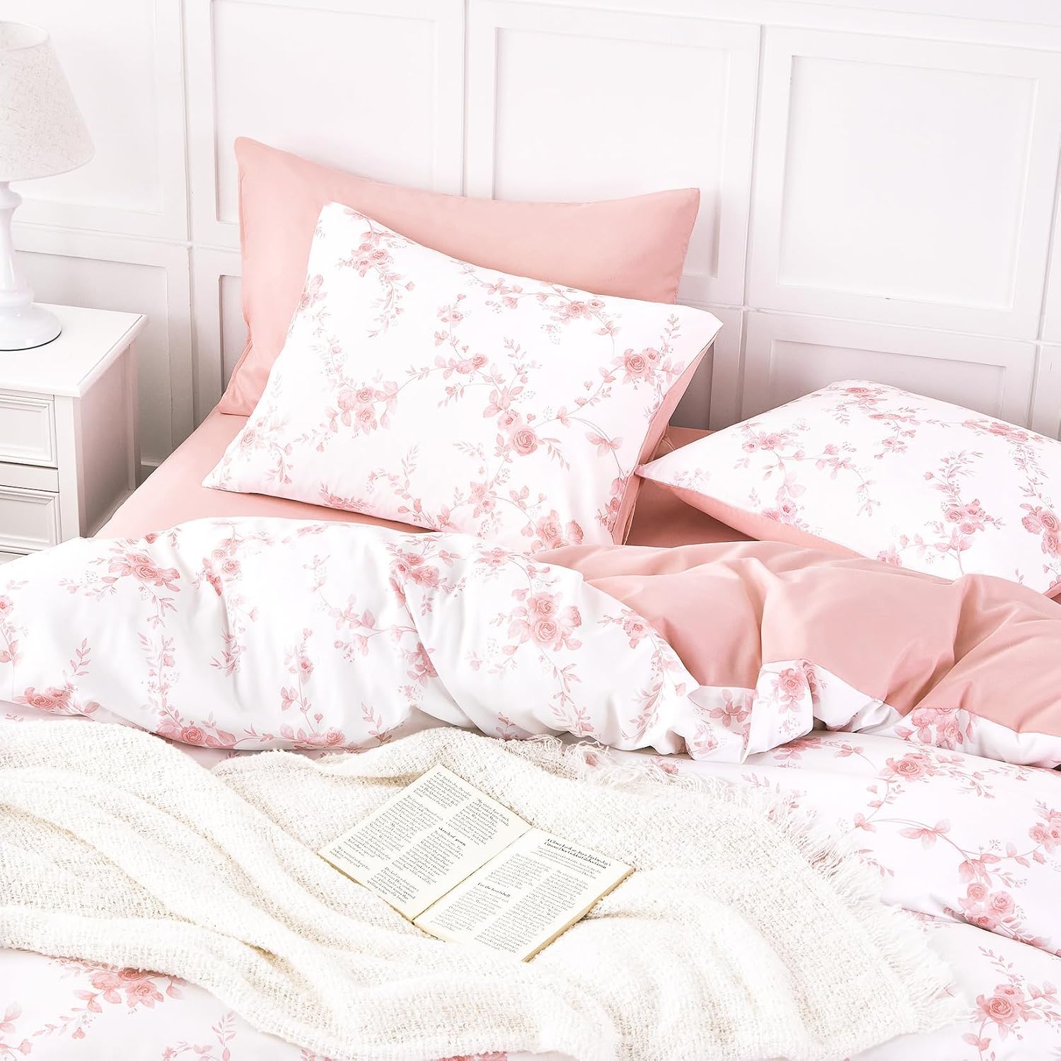 Wake In Cloud - Floral Comforter Set, Shabby Chic Coquette Cottagecore Farmhouse Style with Romantic Flower Pattern, Soft Lightweight Bedding, 3-Piece, Pink White, Queen Size