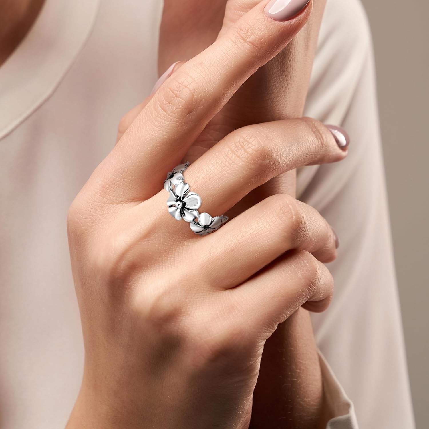 AeraVida Hawaiian Style Triple Flower .925 Sterling Silver Ring - Image 5