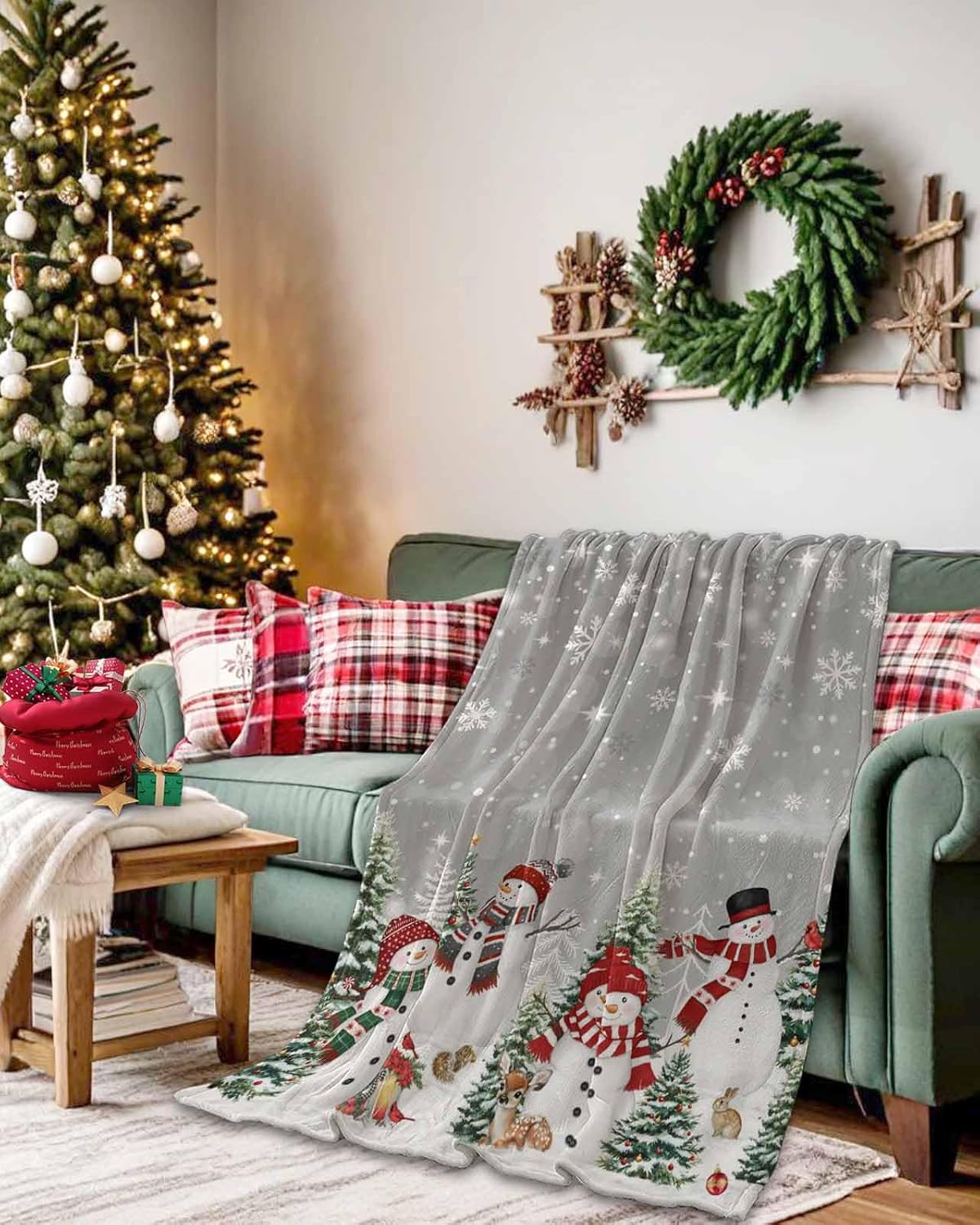 Grey Christmas Snowman Throw Blanket, Cute Snowman Lightweight Plush Blankets, Xmas Tree Snowflakes Super Soft Fuzzy Flannel Throw Blankets Winter Warm Cozy Bed Blanket for Couch Sofa, 40x50 Inch