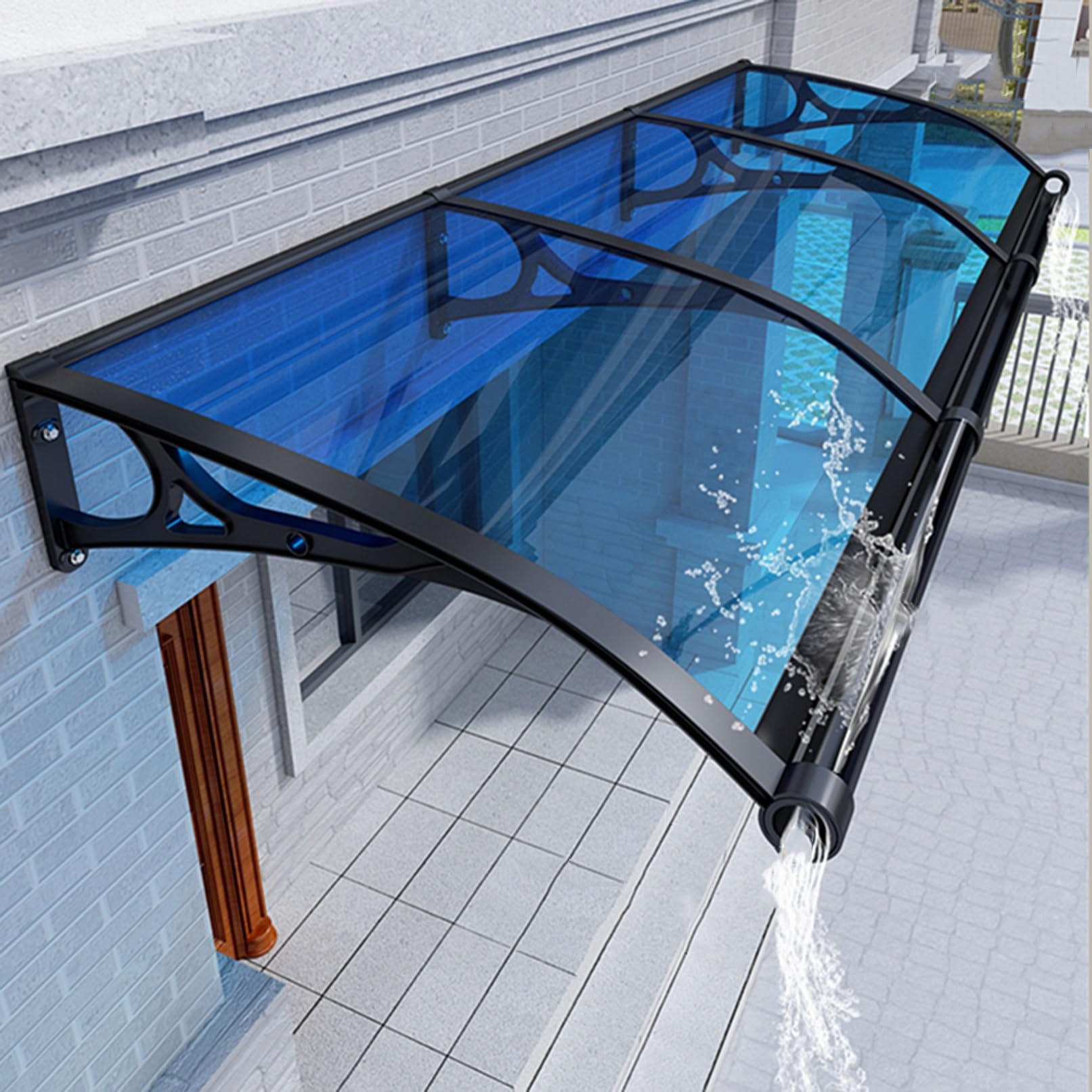 Auvent de terrasse en polycarbonate pour profiter du jardin par temps de pluie