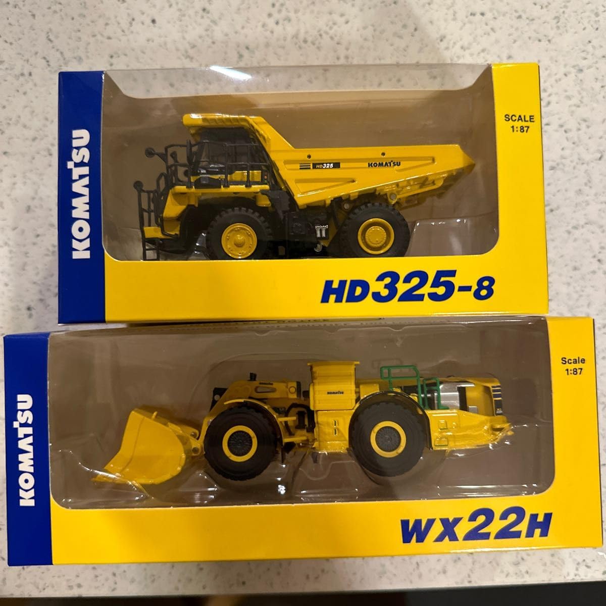 Amazon.co.jp: コマツ HD325ー8 WX22 H2台セット コマツ ミニカー 
