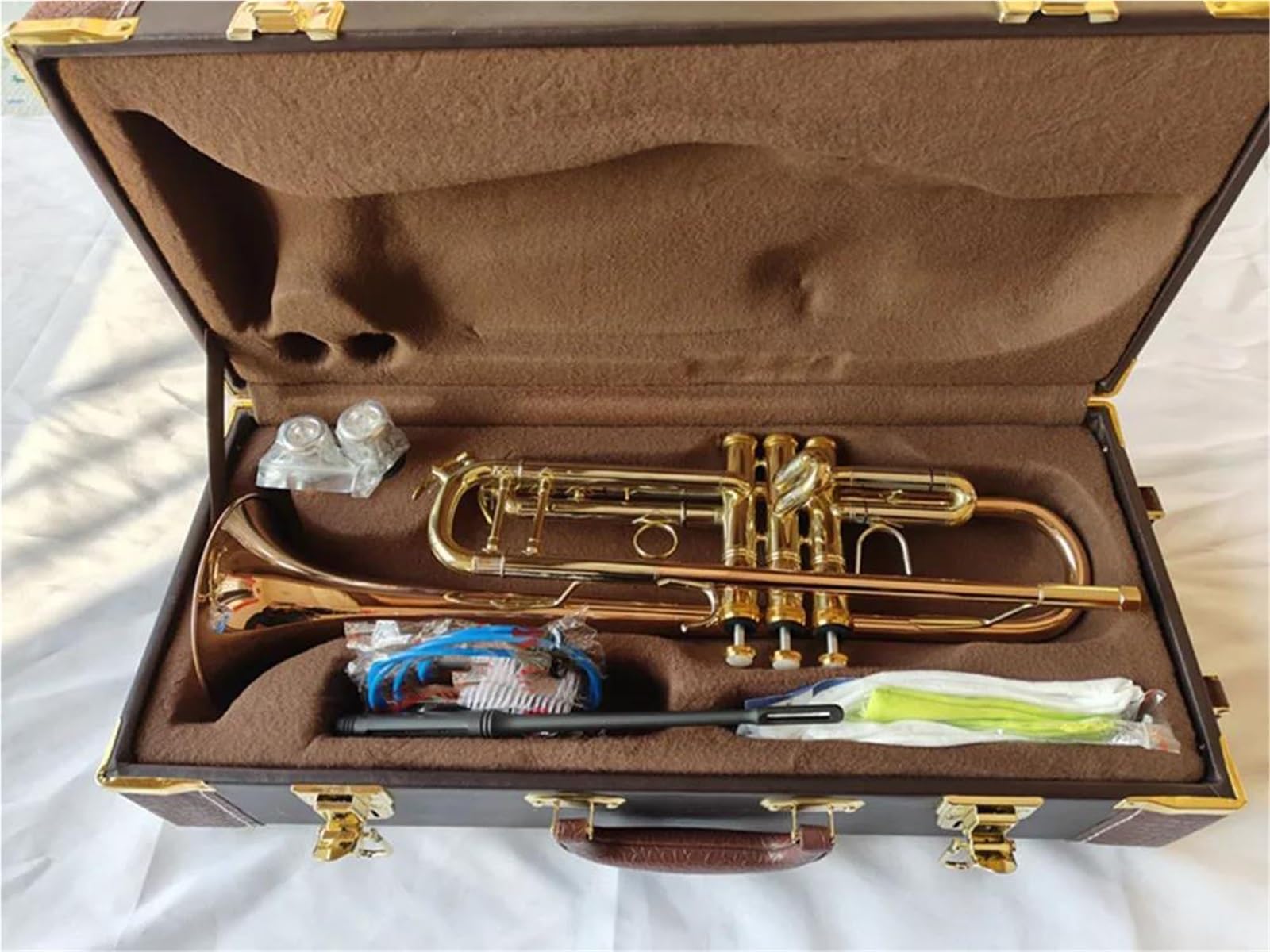Tromba In Sib Modello Da Concerto Placcata Oro Per Impieghi Gravosi Con Bocchino Ensemble Di Trombe Standard